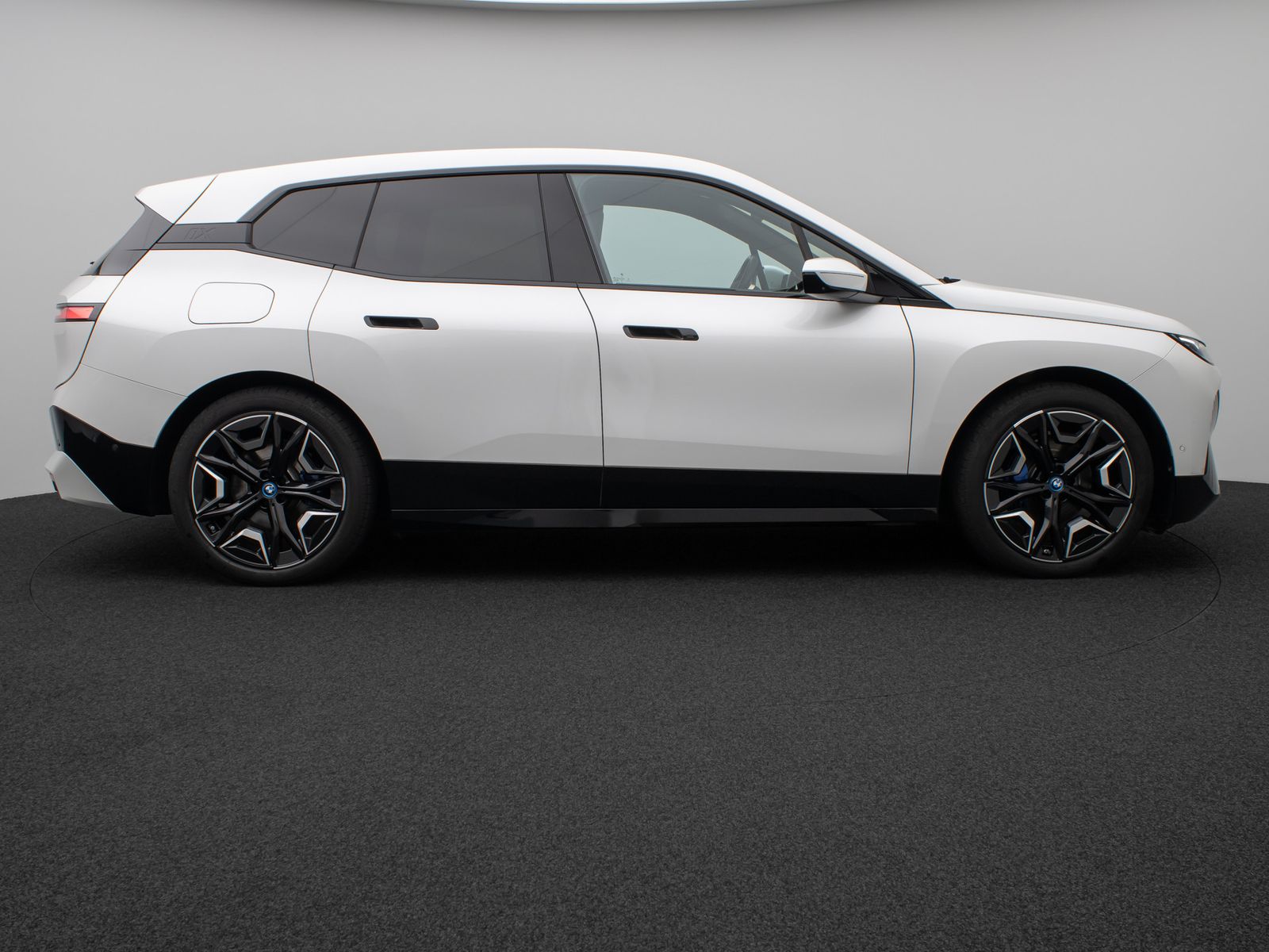 Fahrzeugabbildung BMW iX xD40 Sport SkyLounge 360°DAB H/K AHK 22Zoll