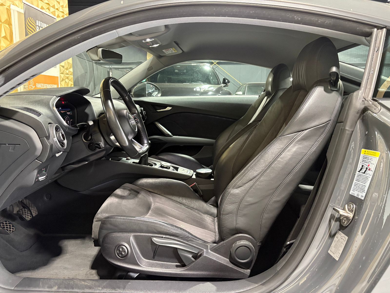 Fahrzeugabbildung Audi TT Coupe 1.8 TFSI/SHZ/NAVI/PDC/ALCANTARA/4-SITZ/