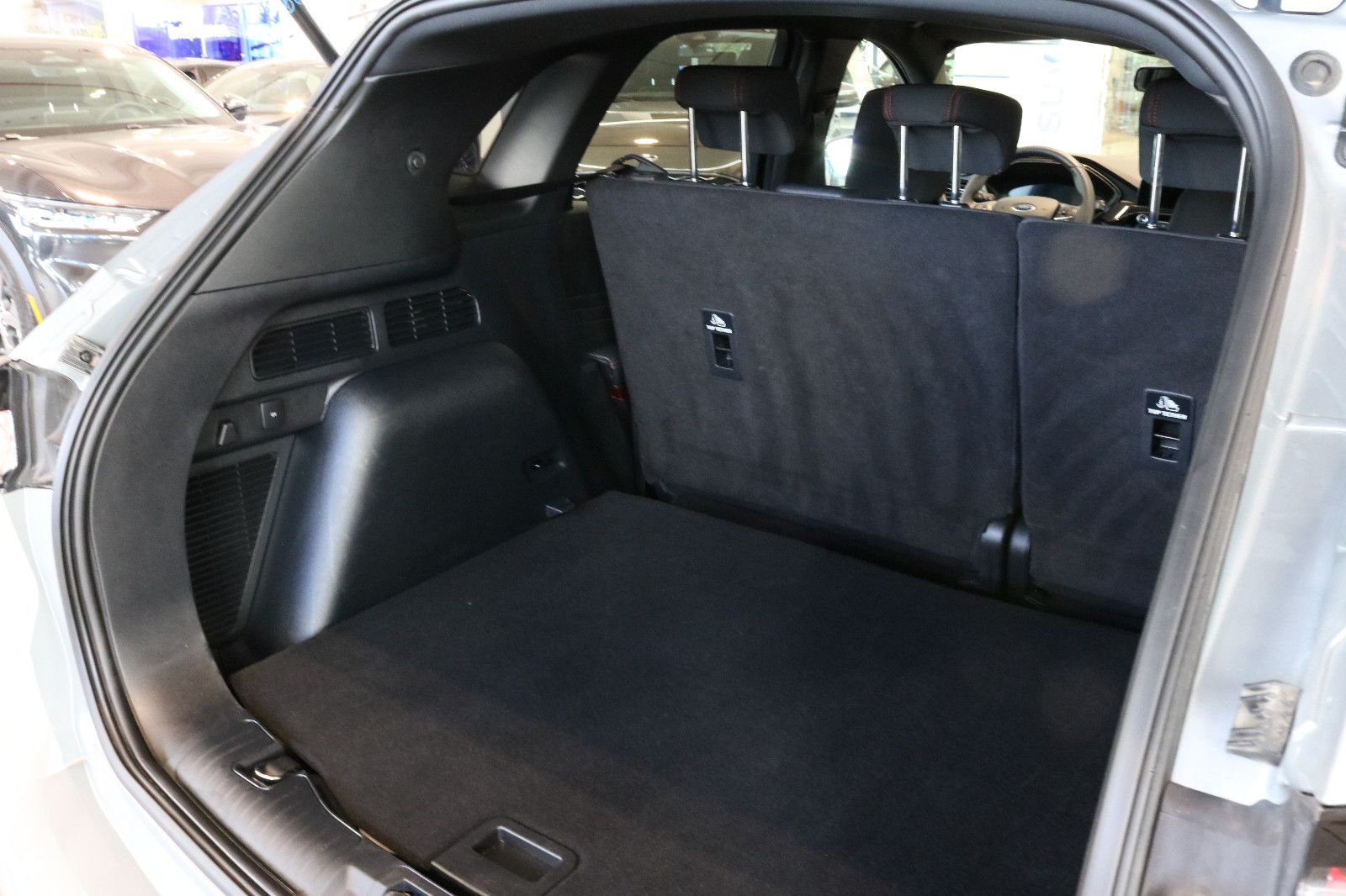 Fahrzeugabbildung Ford Kuga ST-Line 1,5 110 KW 150 PS  Winterpaket 2