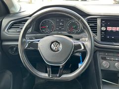 Fahrzeugabbildung Volkswagen T-Roc 1.5 TSI DSG Sitzheizung PDC Bluetooth