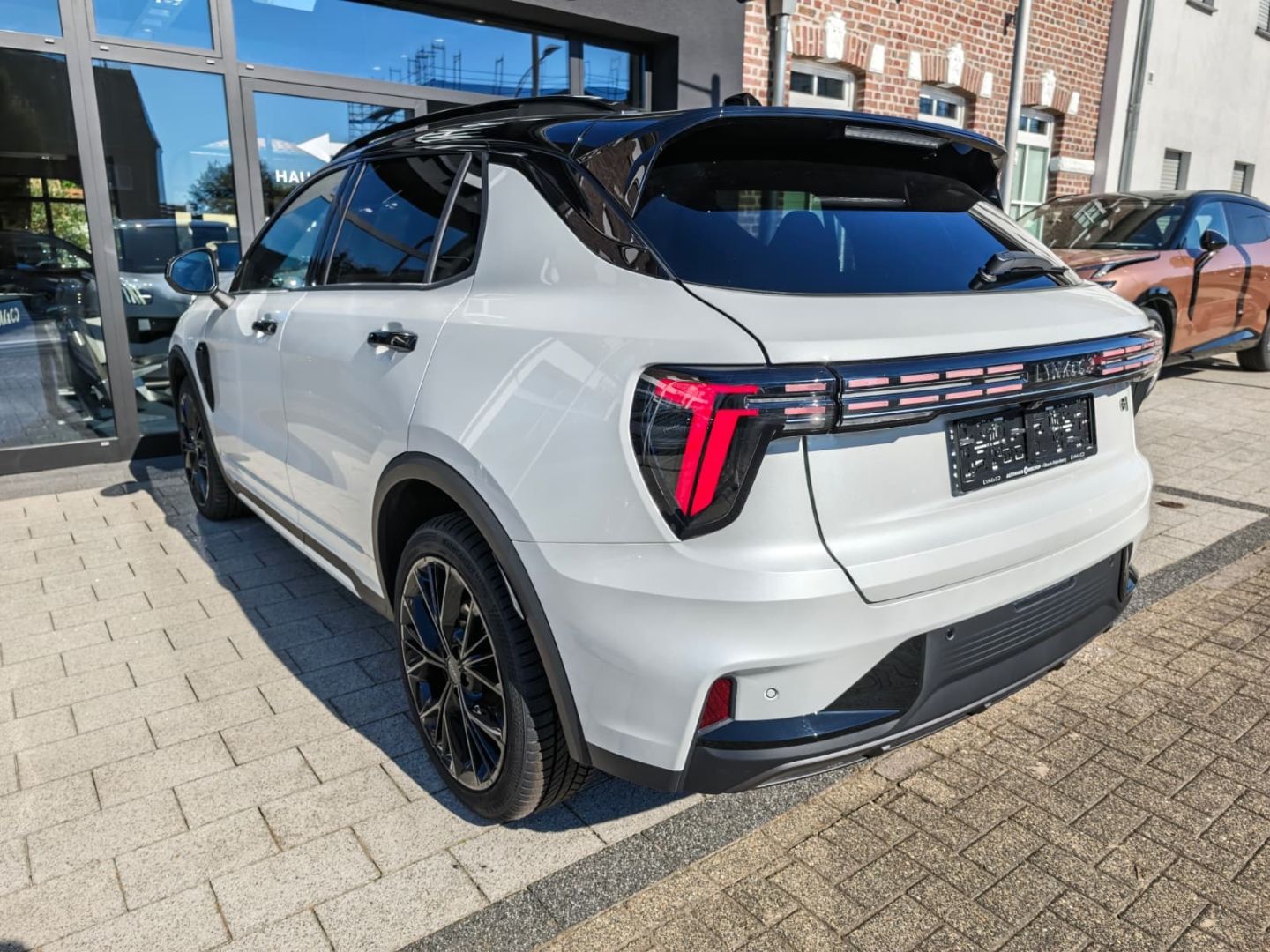 Lynk & Co 01