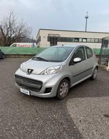 Peugeot 107 1.0 50kW 5P Benz E5 Allure - gebrauchte Peugeot 107 aus dem Jahr 2010