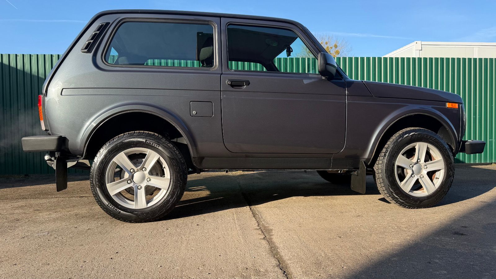 Fahrzeugabbildung Lada Niva "PREMIUM PLUS", KLIMA! SITZHEIZ.! ab SOFORT