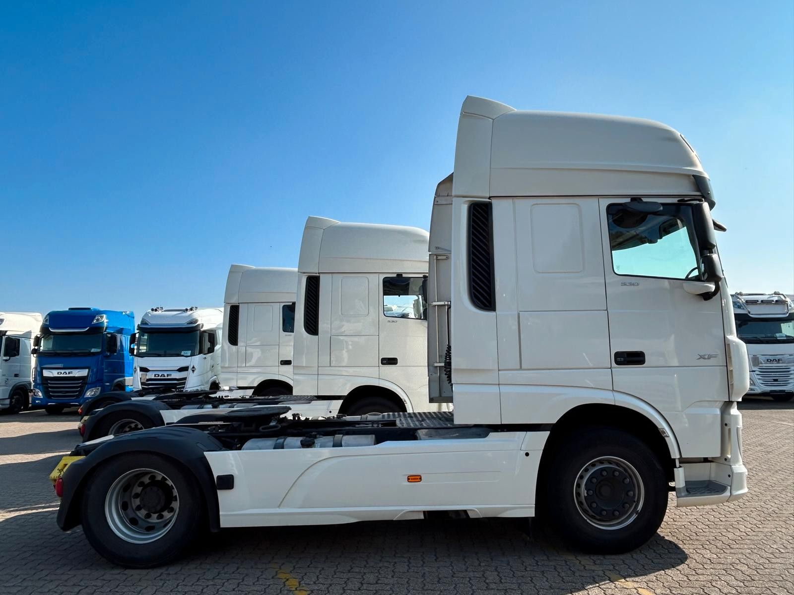 Fahrzeugabbildung DAF 7 Stuck XF 530 FT, Intarder, Klima