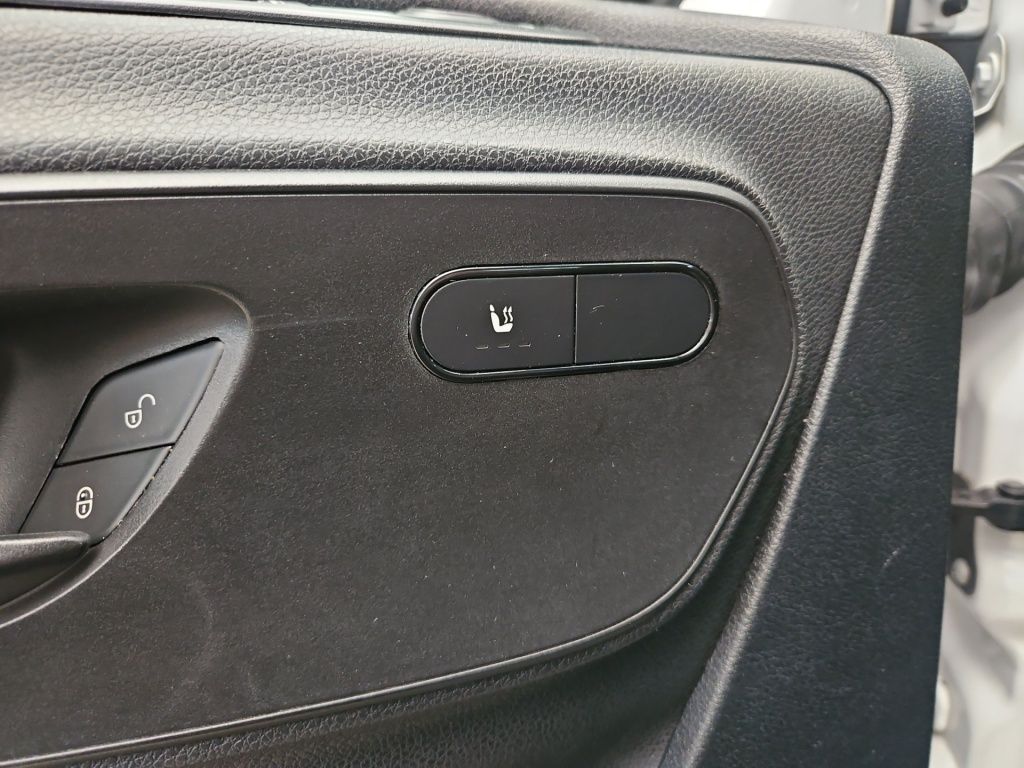 Fahrzeugabbildung Mercedes-Benz Sprinter 317 Kombi L2H2 Mobility Rollstuhl Lift