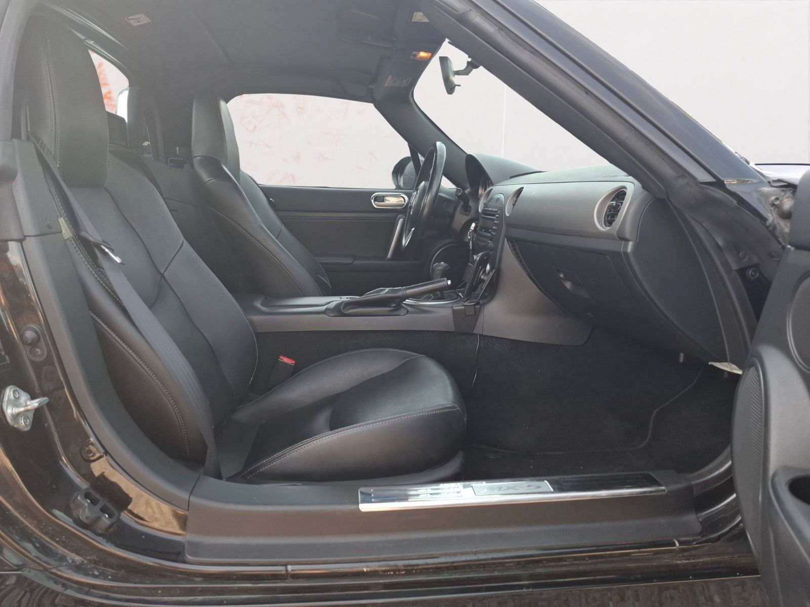 Fahrzeugabbildung Mazda MX-5 1.8 Center-Line Roadster Coupe