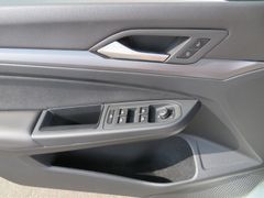VW Golf VIII 2.0 TDI Active DSG LED Nav Ahk Rfk 16' VW Golf VIII 2.0 TDI Active DSG LED Nav Ahk Rfk 16'