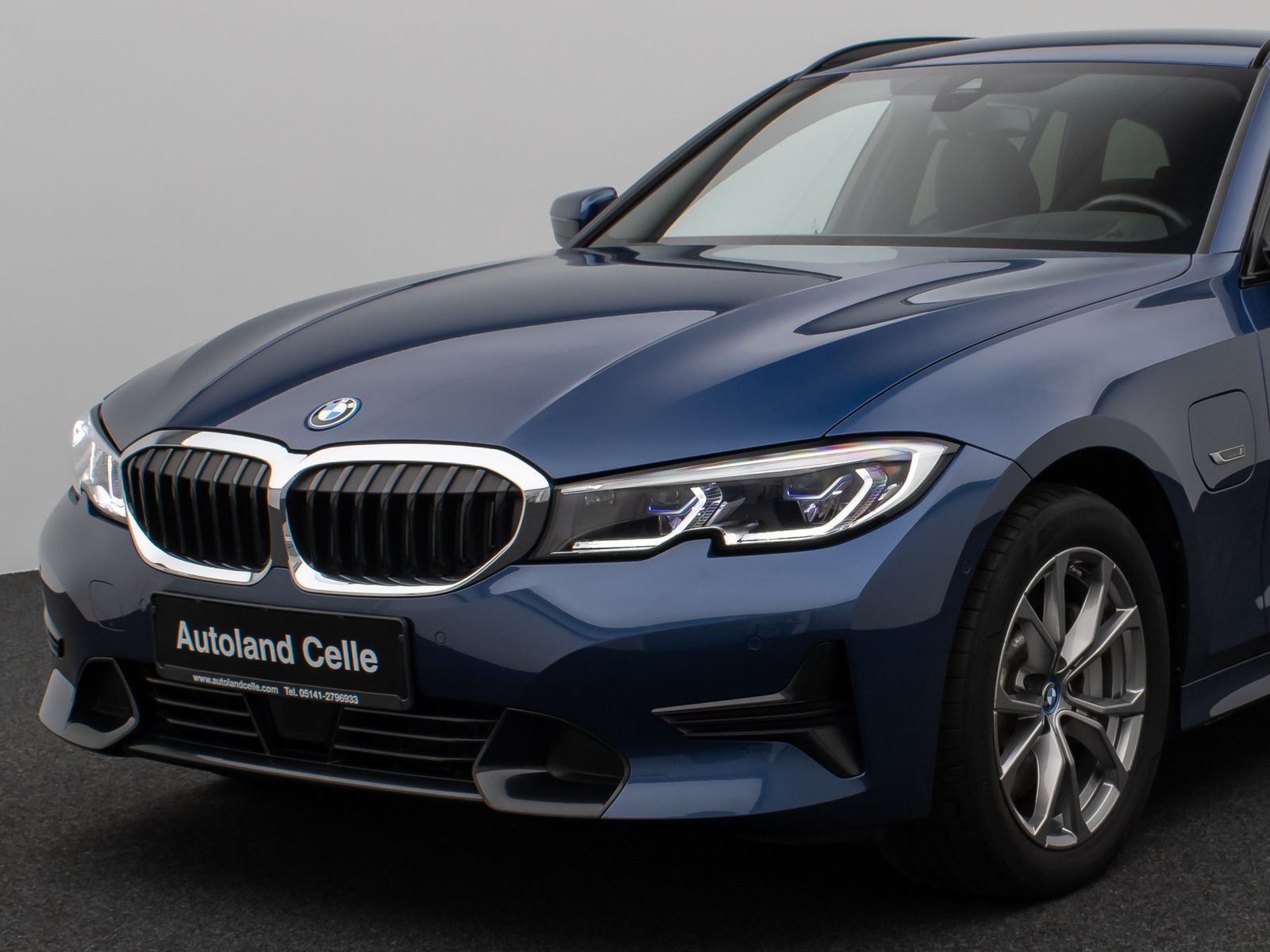 Fahrzeugabbildung BMW 330e Sport Line Kamera Laser HUD DAB Komfort