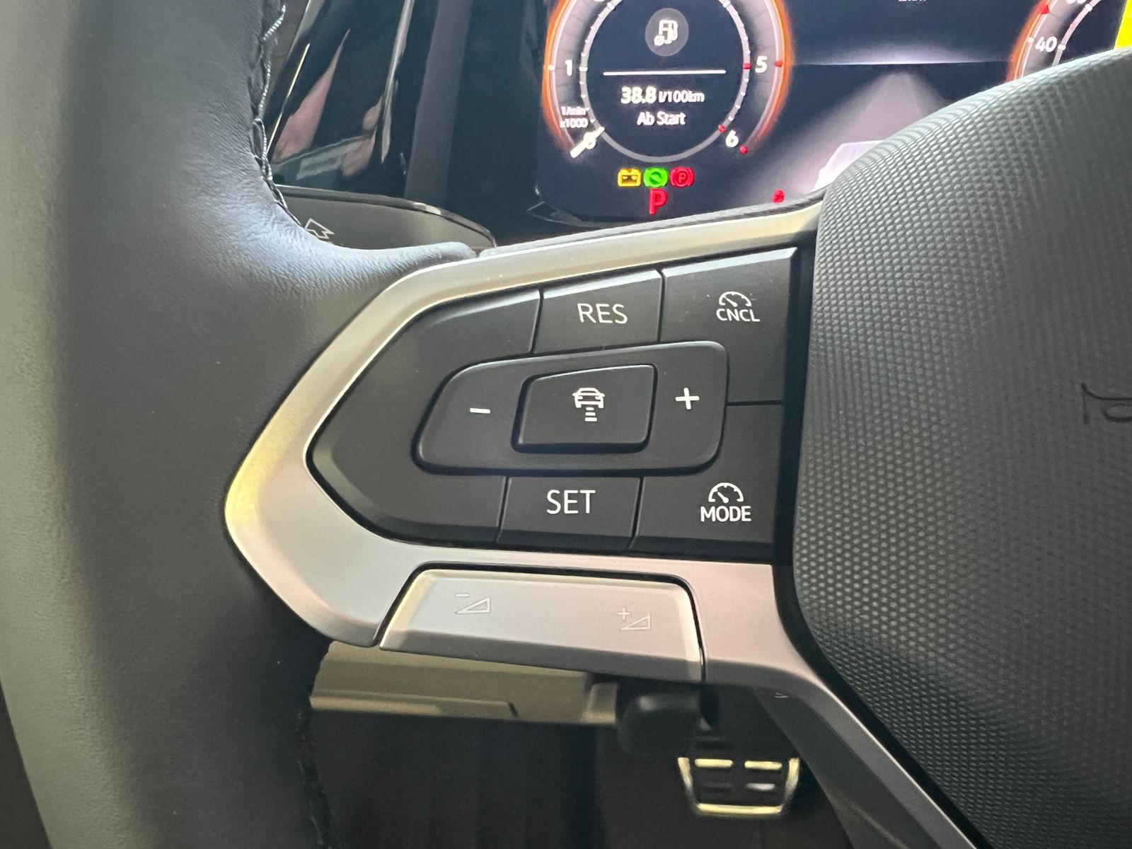 Fahrzeugabbildung Volkswagen T7 Multivan Style 2.0 TDI DSG *AHK, IQ.Light, Pa