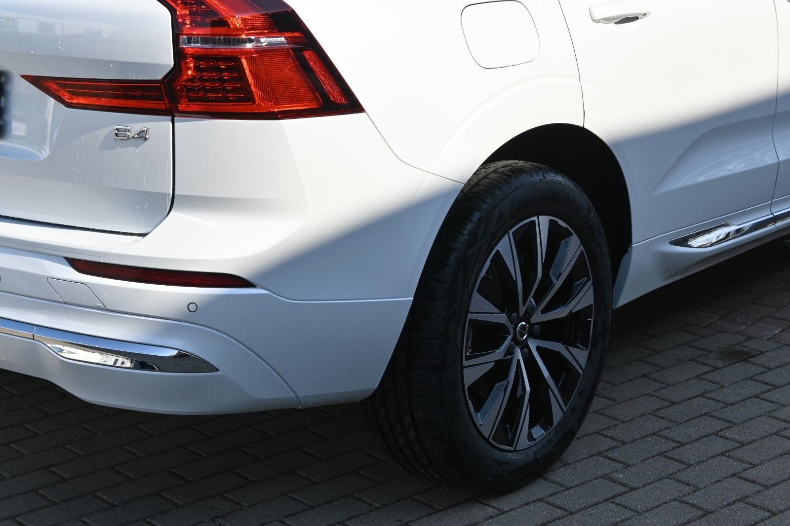 Fahrzeugabbildung Volvo XC60 B4 Plus Bright*LED*Google*STHZ*NAVI*AHK