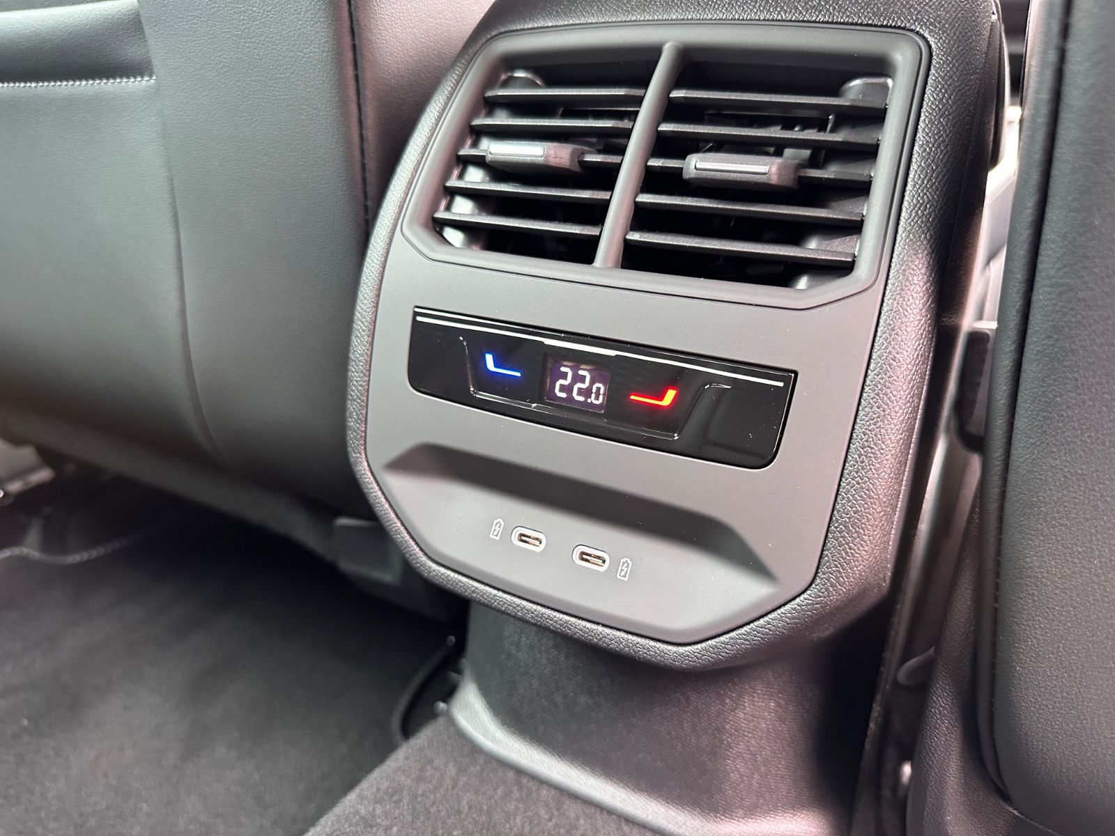 Fahrzeugabbildung SEAT Leon FR 1.5 eTSI LED/PDC/SHZG/RFK/APP