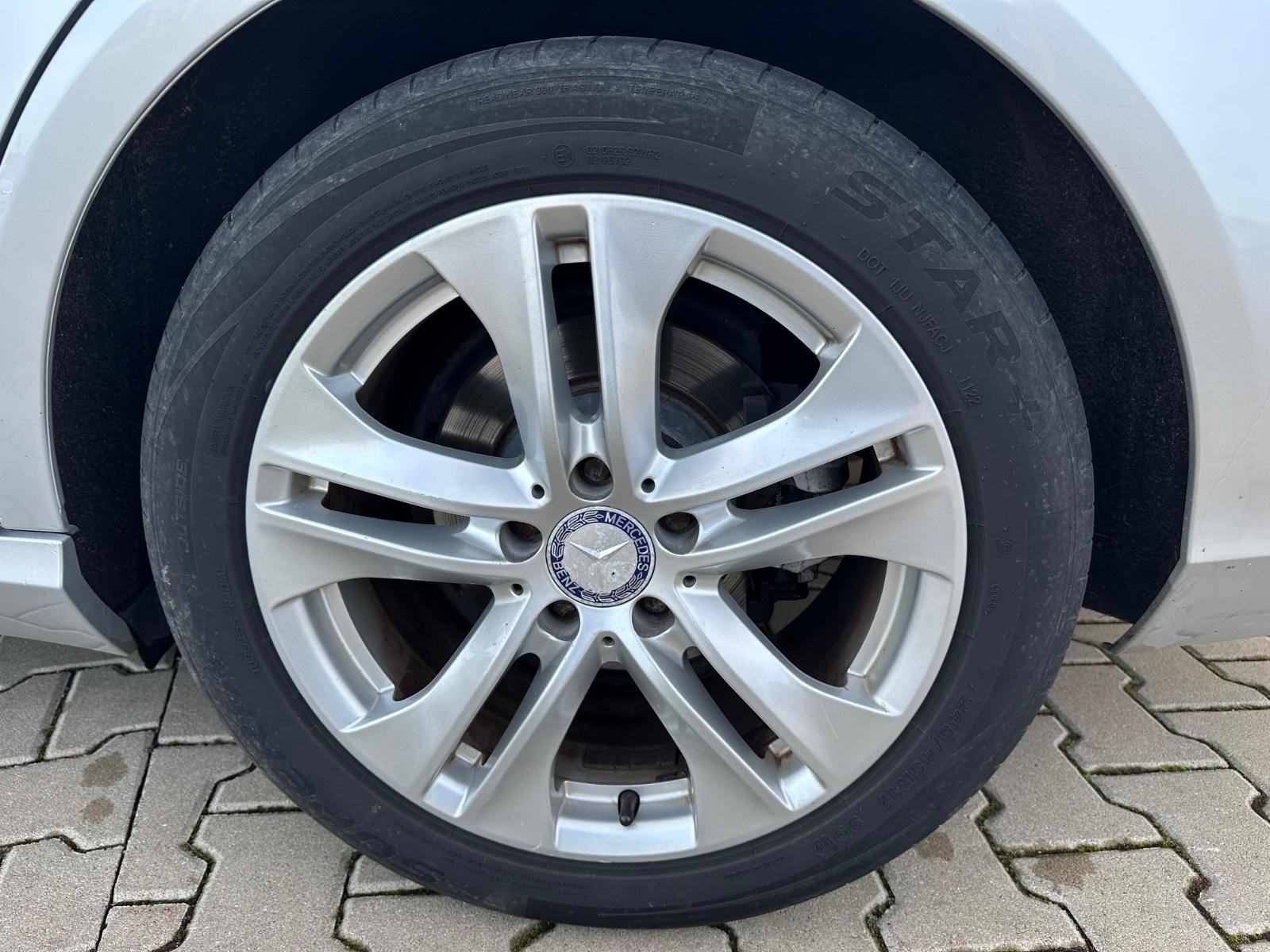 Mercedes-Benz E220 2010 — photo 10