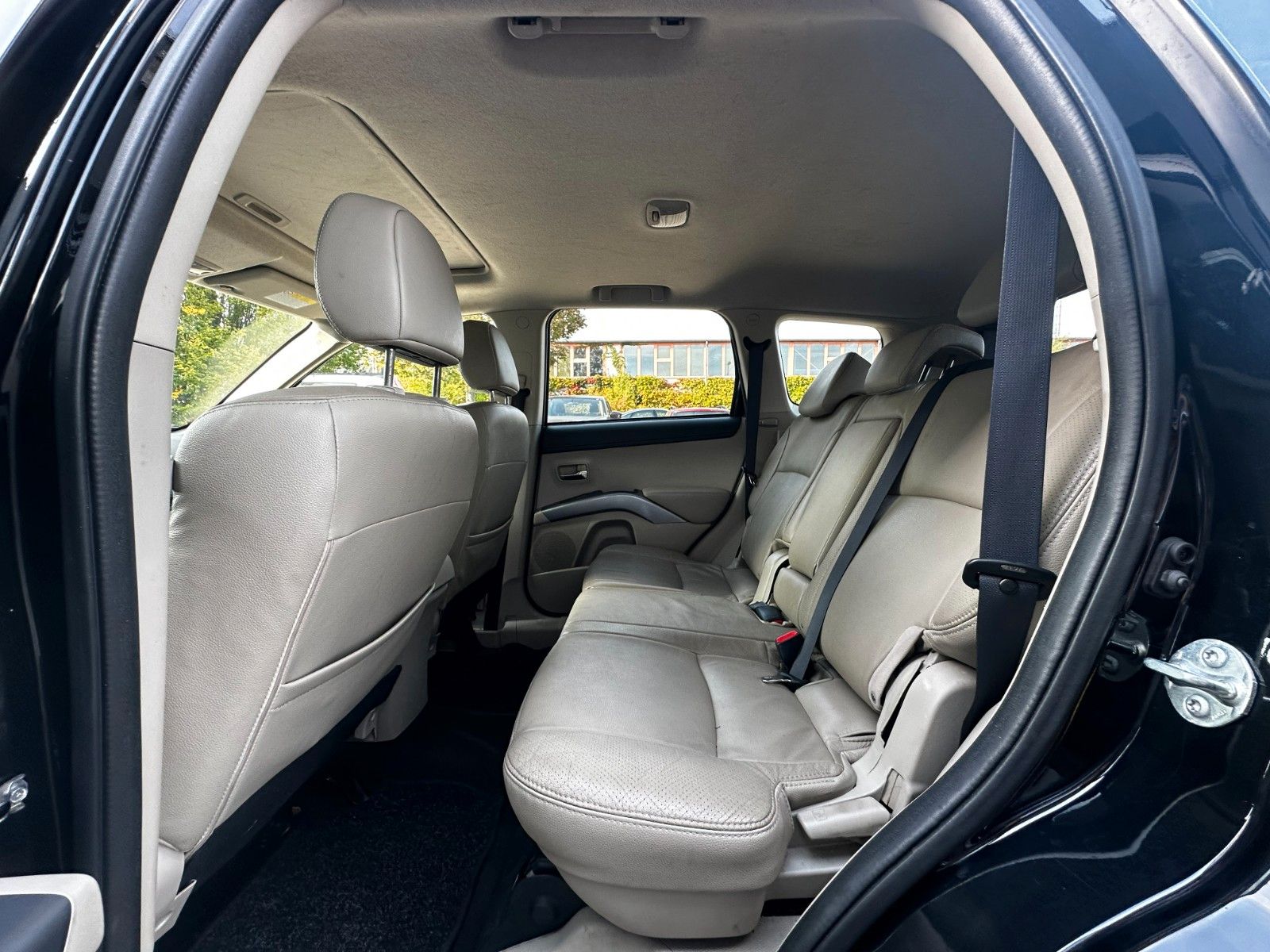 Fahrzeugabbildung Mitsubishi Outlander Instyle 4WD,Allrad,Leder, Automatik,