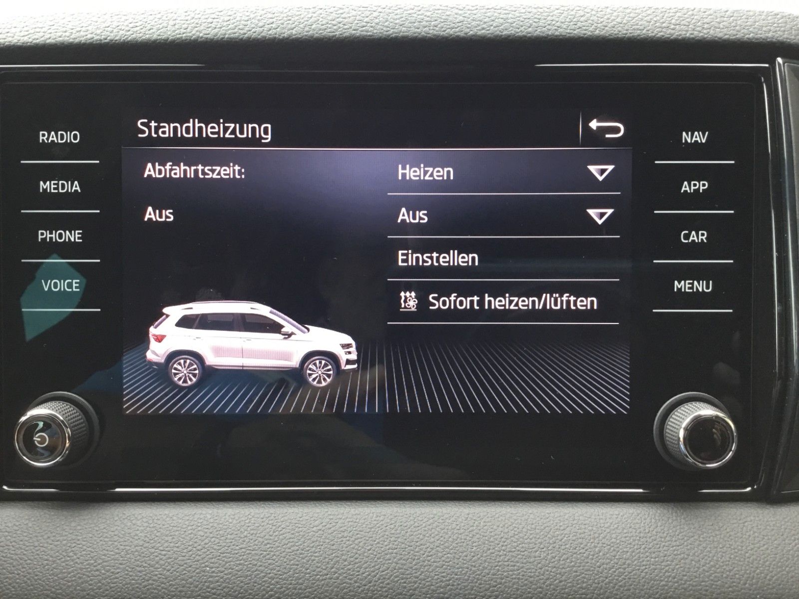 Fahrzeugabbildung SKODA Karoq 2.0l TSI DSG 4x4 Sportline+AHK+Standheizun