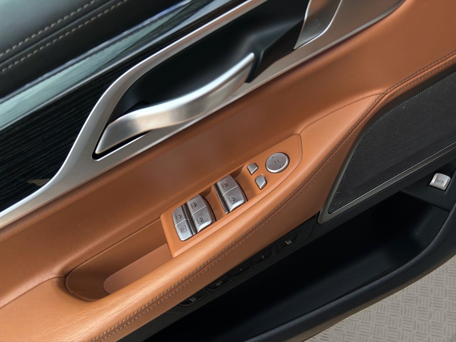 Fahrzeugabbildung BMW 750Li xDrive HUD/Skylounge/H&K/Massage/Luftf.