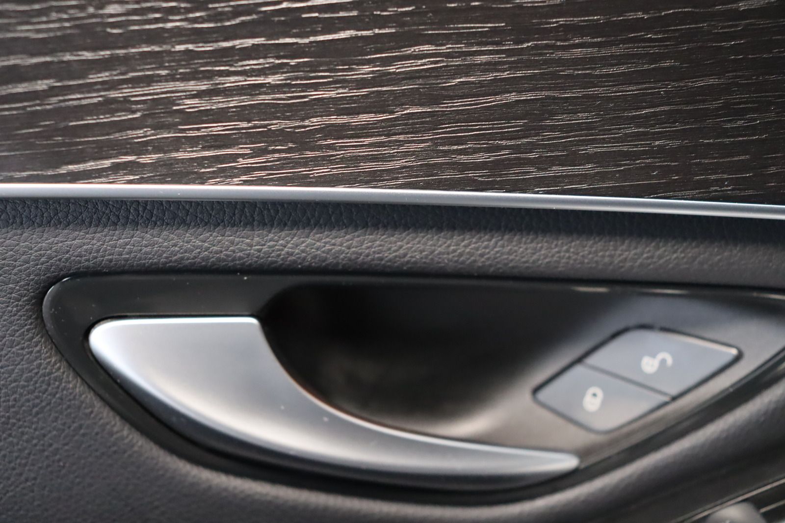 Fahrzeugabbildung Mercedes-Benz GLC 300 e 4Matic * DIS * RFK * LED