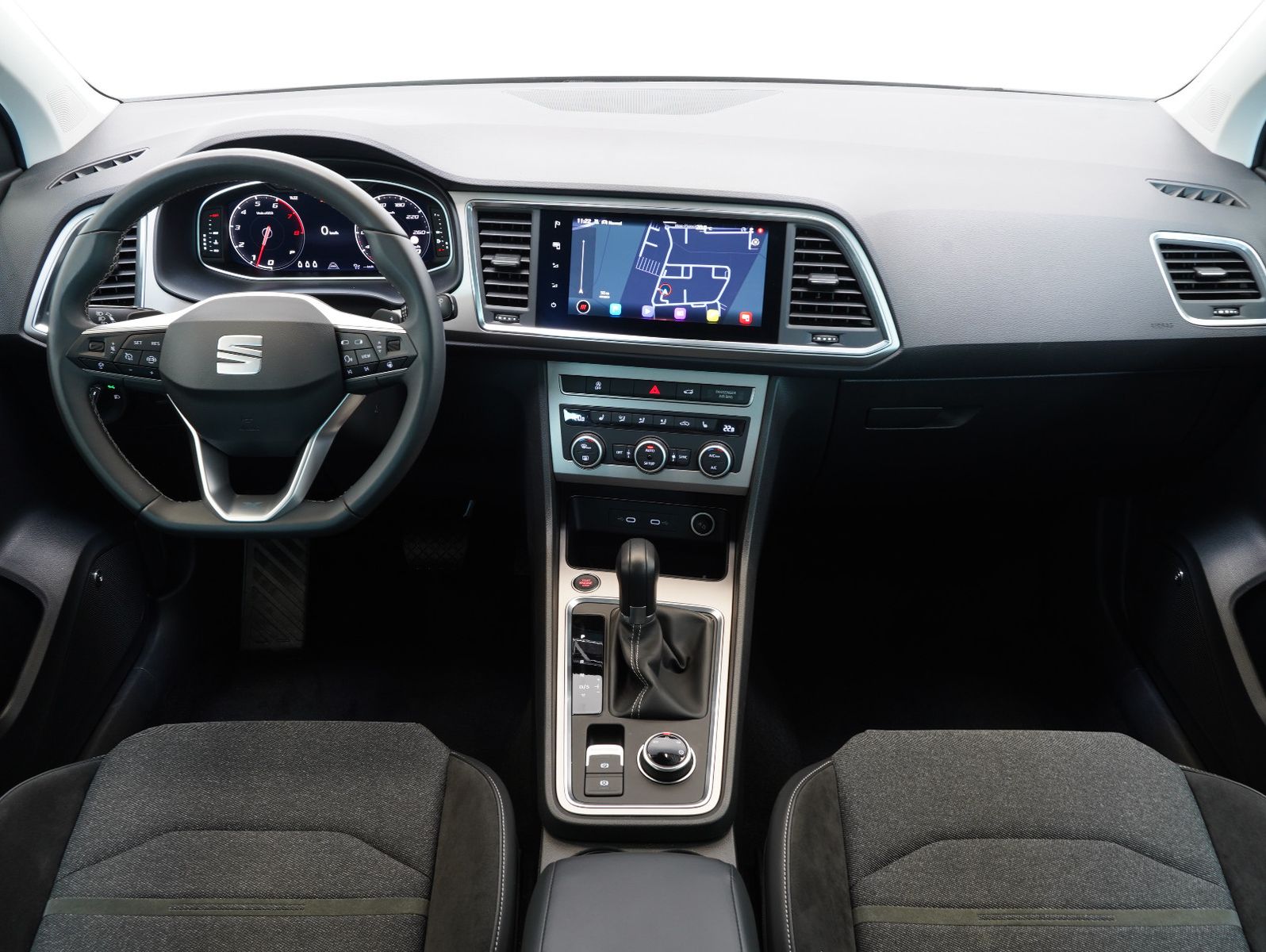 Fahrzeugabbildung SEAT Ateca 1.5 TSI ACT Xperience LED/NAVI/ACC/AHK