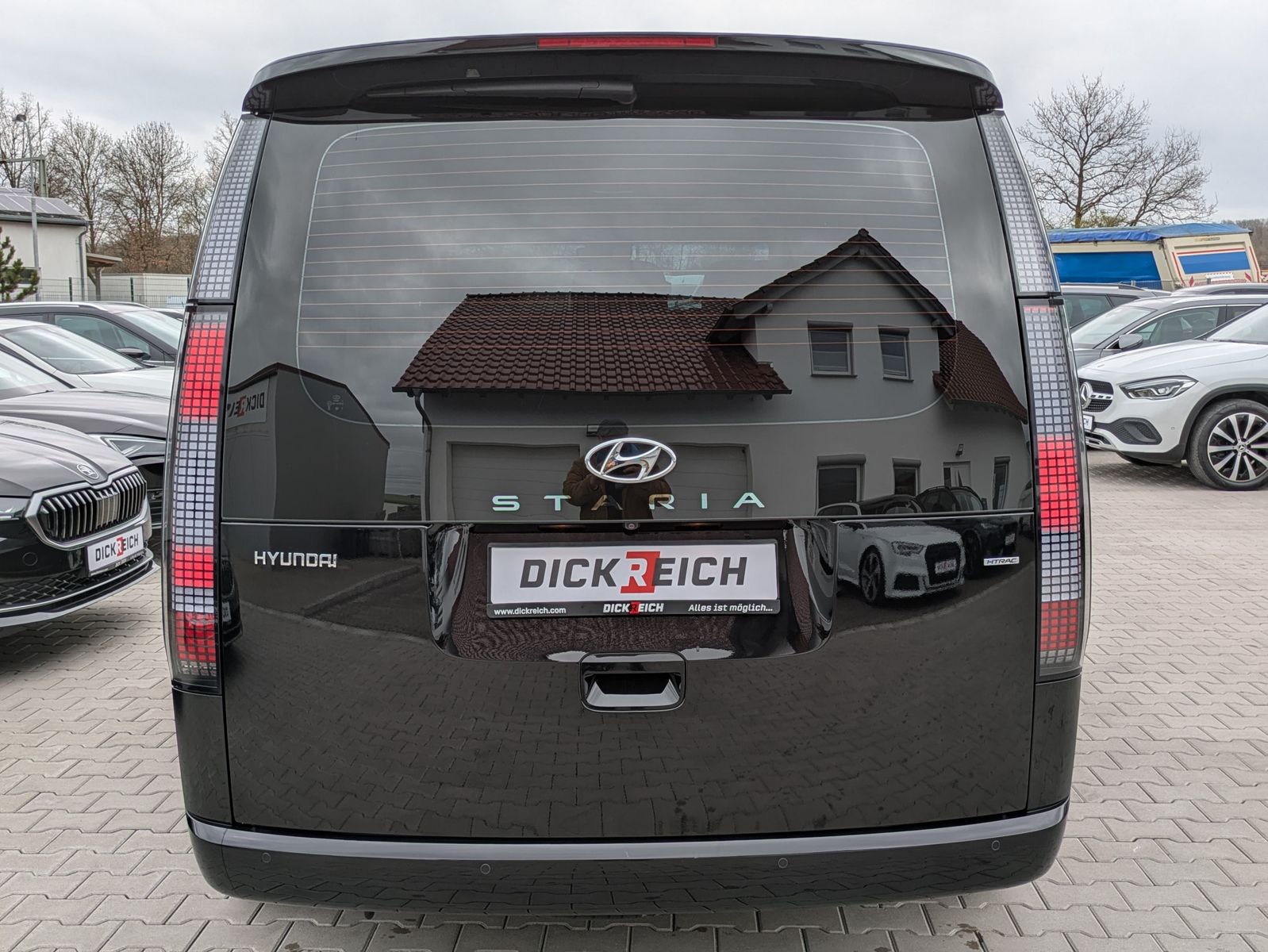 Fahrzeugabbildung Hyundai Staria 2.2 CRDi 4WD Prime*9*LED*PANO*360°KAM*ACC