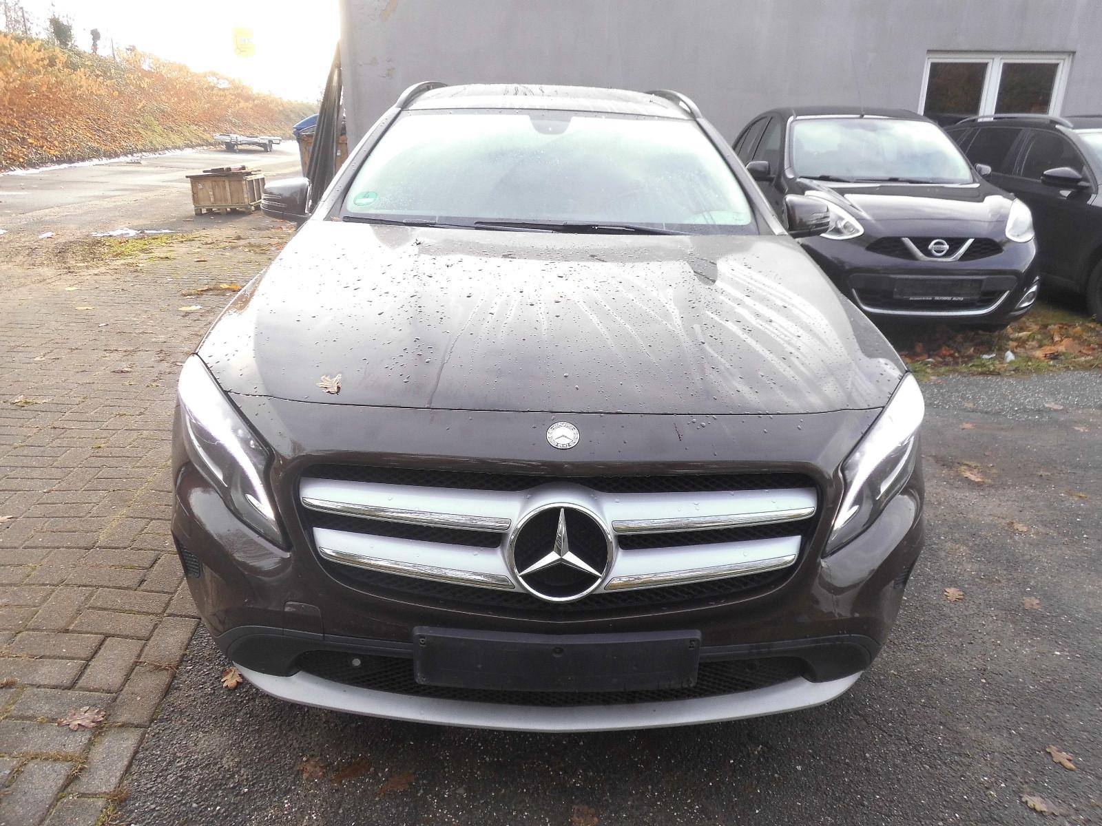 Mercedes-Benz GLA 180 CDI / d AHK/Navi