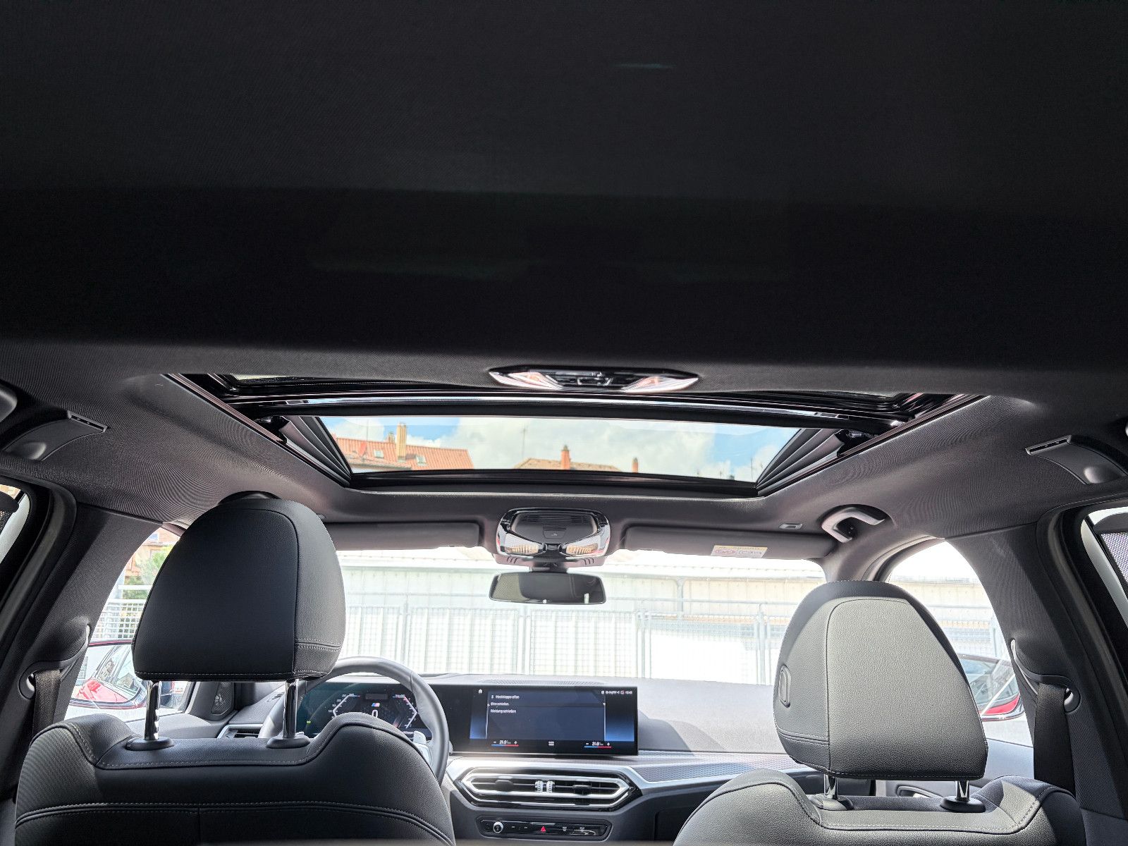 BMW 320 i Aut M Sport PANO/AHK/HUD/360°/STANDHEIZUNG foto 16