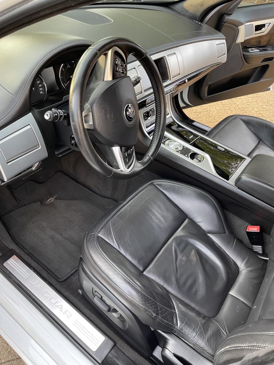 JAGUAR XF SPORTBRAKE 3.0 V6 DIESEL 241CH