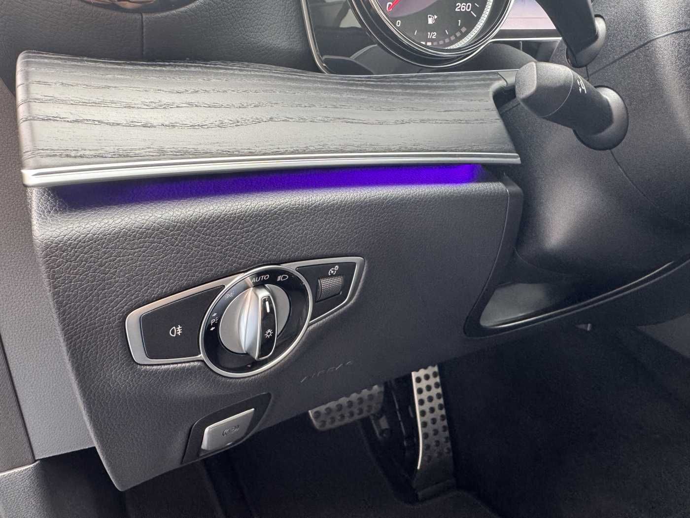 Fahrzeugabbildung Mercedes-Benz E 300de 9G AMG+Pano+Memory+Ambiente+ RFK+Night