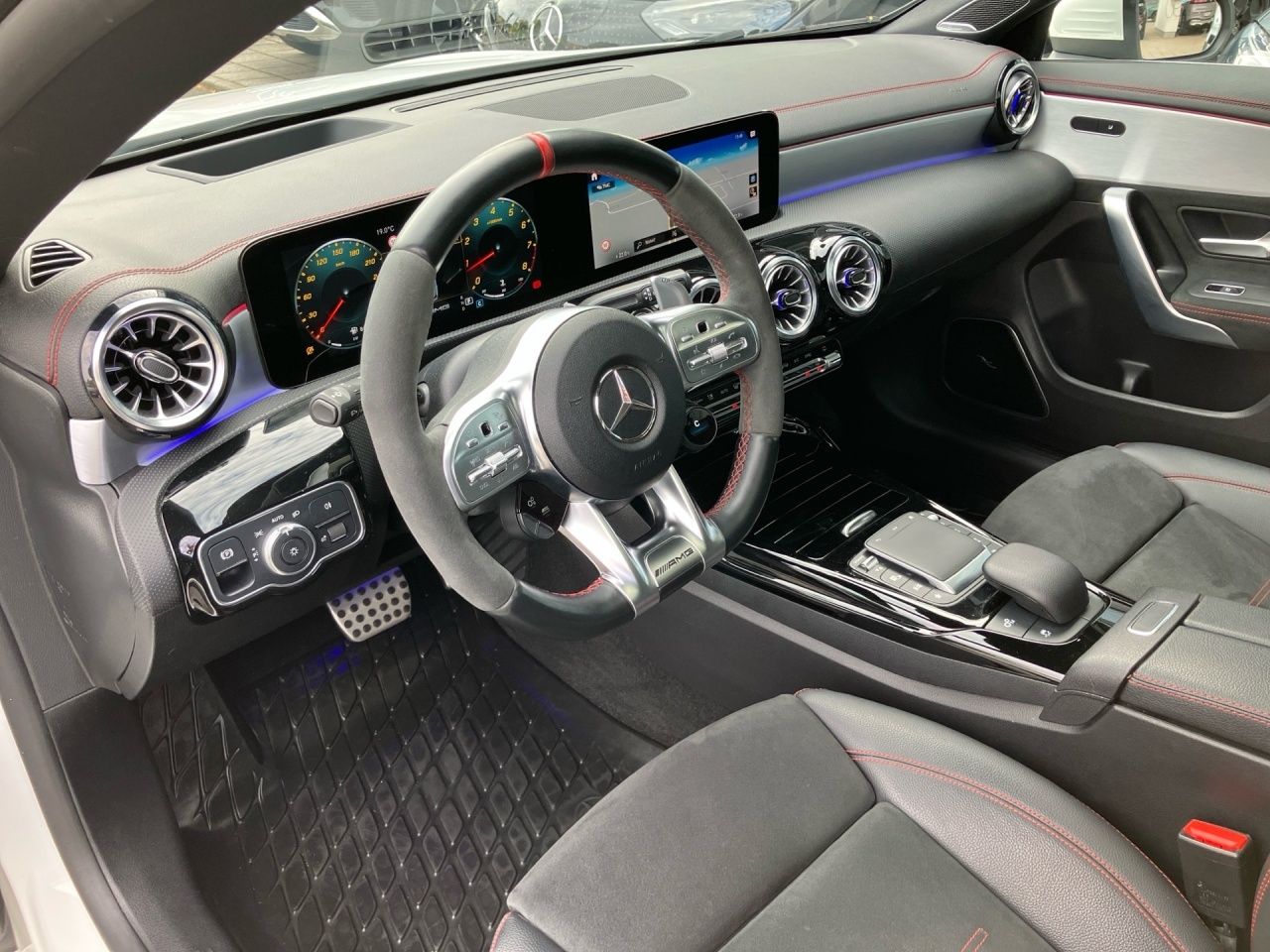 Fahrzeugabbildung Mercedes-Benz CLA 45 S 4M+ AMG SB Night+Pano+HUD+Burmester+360