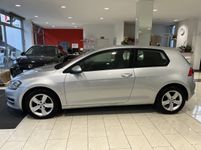 Volkswagen Golf 1.6TDI DSG/PDC/SHZ/Allwetter/Scheckheft. bei Bilicar