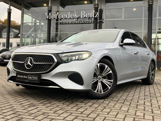 Mercedes-Benz E 220 d Avantgarde *AHK* Distronic 18 Zoll