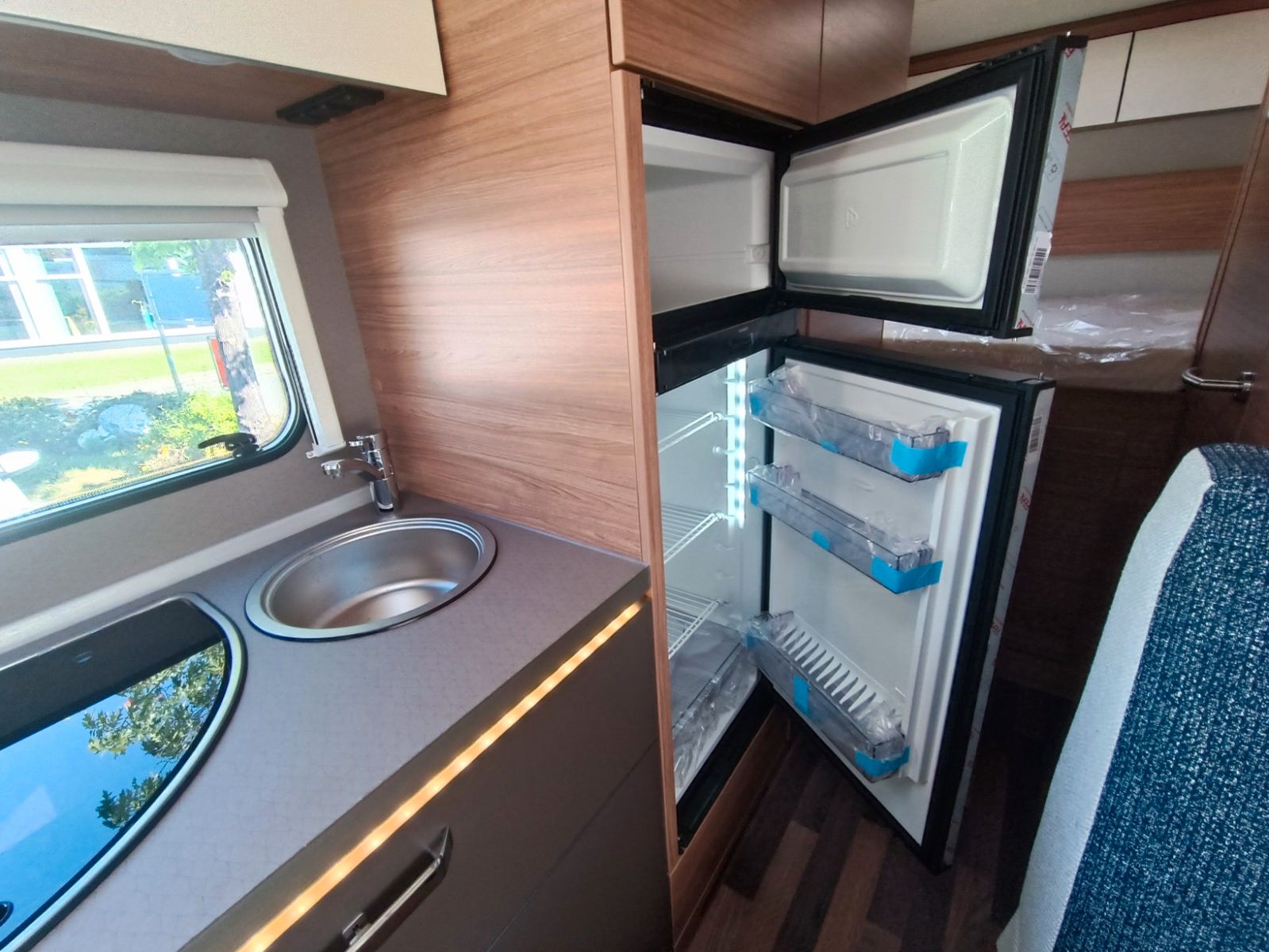 Fahrzeugabbildung Weinsberg CaraHome 650 DG*Dachklima*TV*3650kg