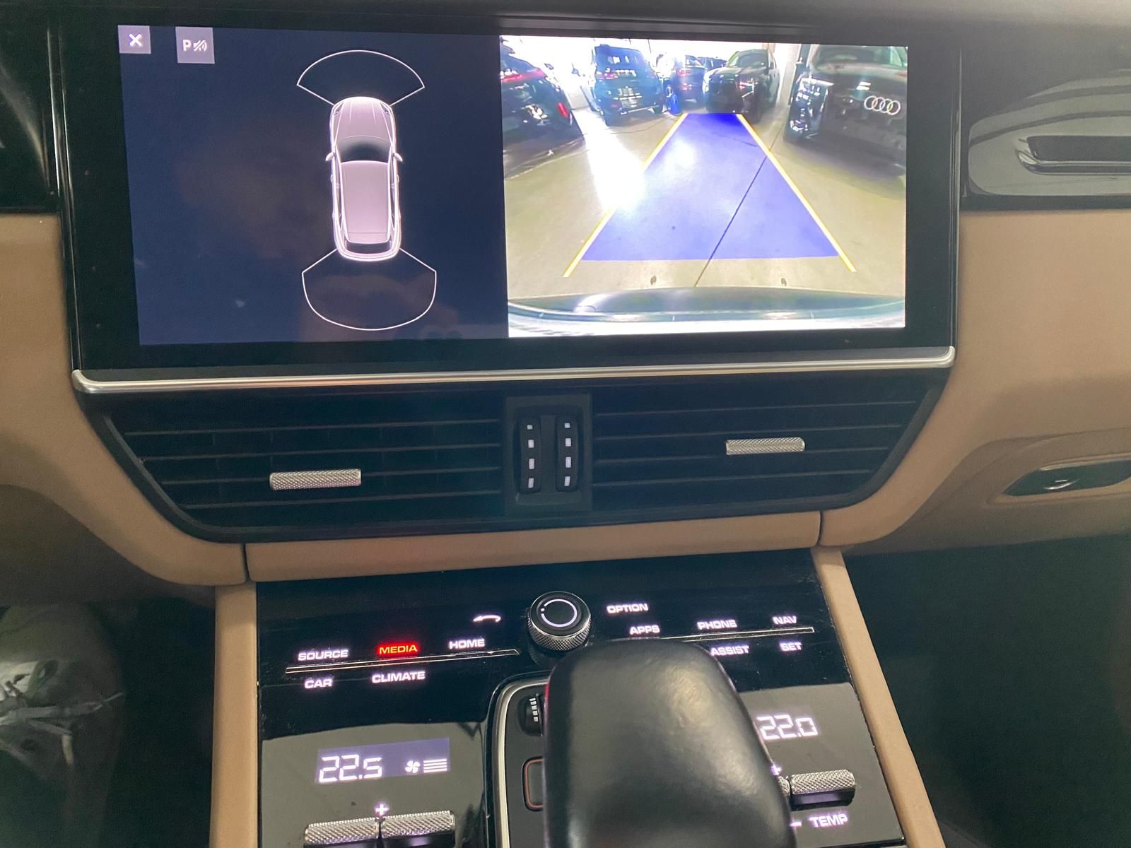 Fahrzeugabbildung Porsche Cayenne AIR/ACC/LM ´21/2.Hand/