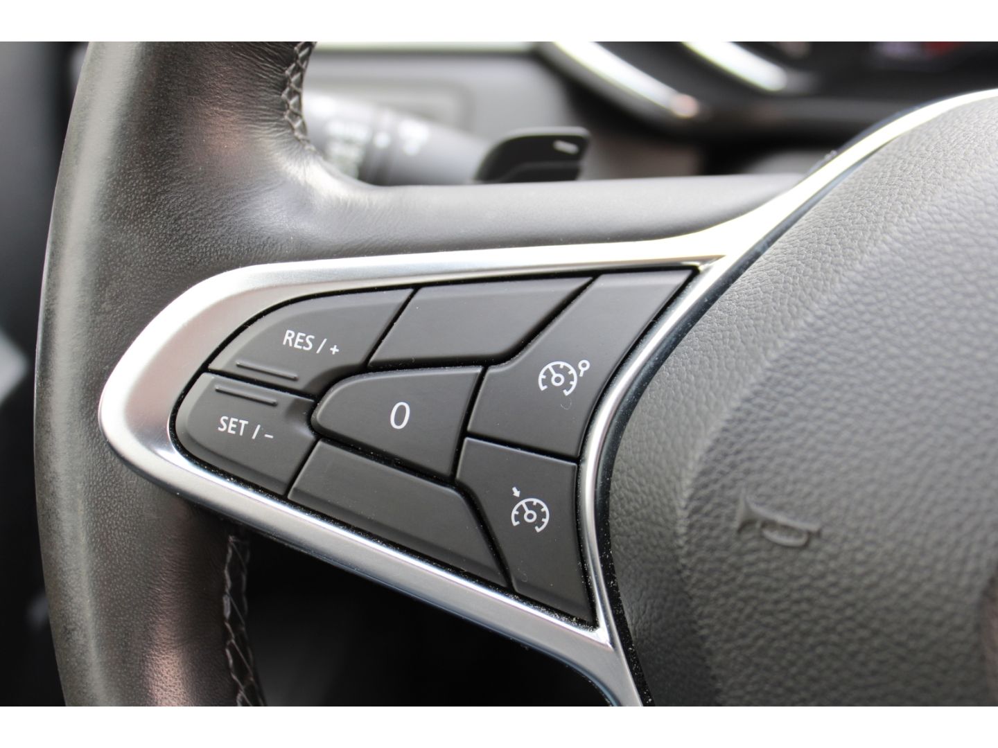 Fahrzeugabbildung Renault Captur II Intens LED GRA PDC RFK Navi StHzg WiPa