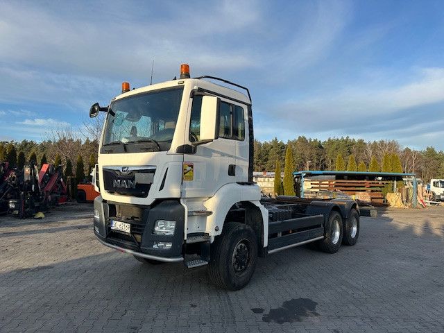 MAN TGS 33.500 6x6 chassis