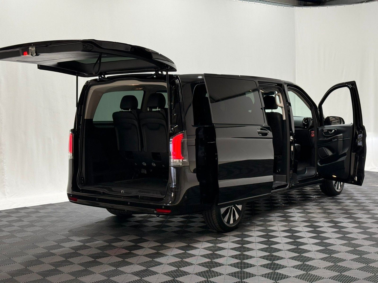 Fahrzeugabbildung Mercedes-Benz Vito Tourer 116 CDI RWD SELECT lang