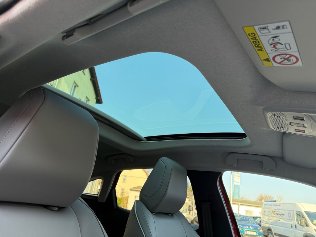 Fahrzeugabbildung Citroën C4 Hybrid 145 MAX Neuwagen*Schiebedach*Winter-P.