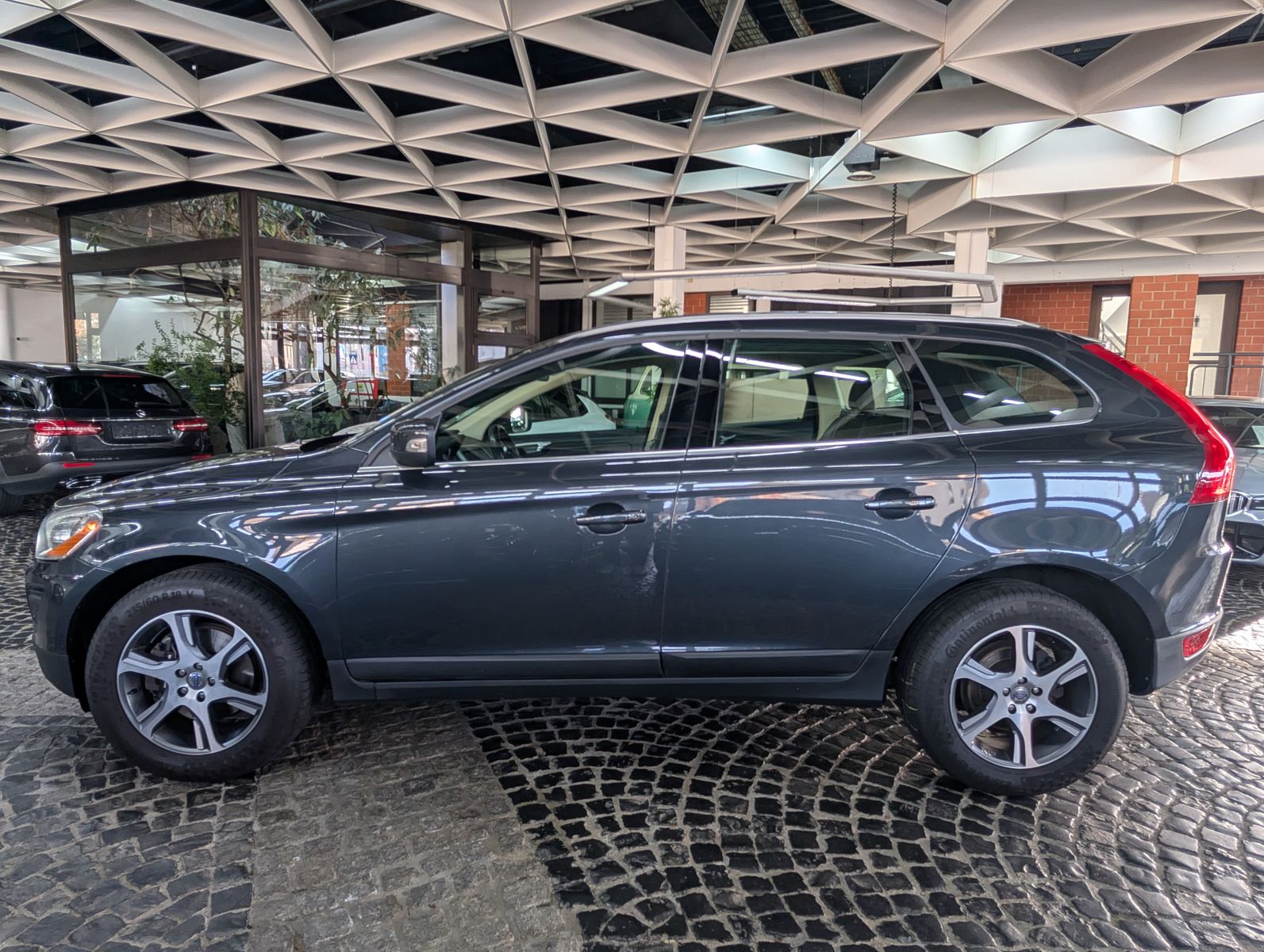 Fahrzeugabbildung Volvo XC60 Summum KAM MEMO LEDER XENON AHK SCHECKHEFT