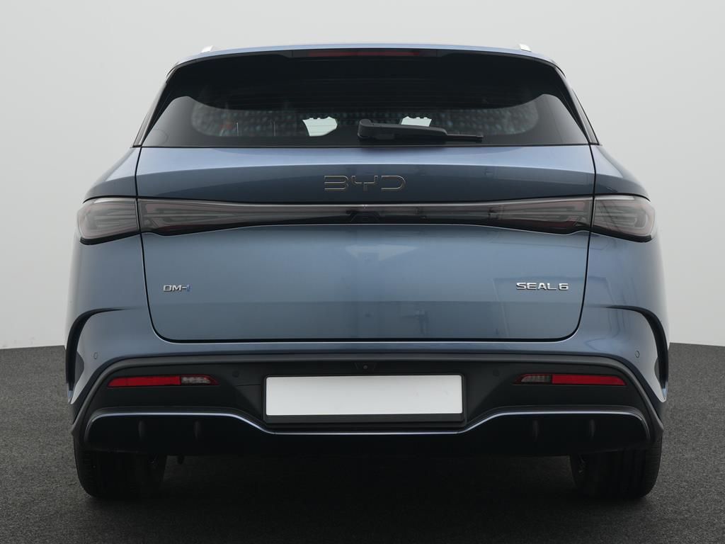 BYD SEAL 6