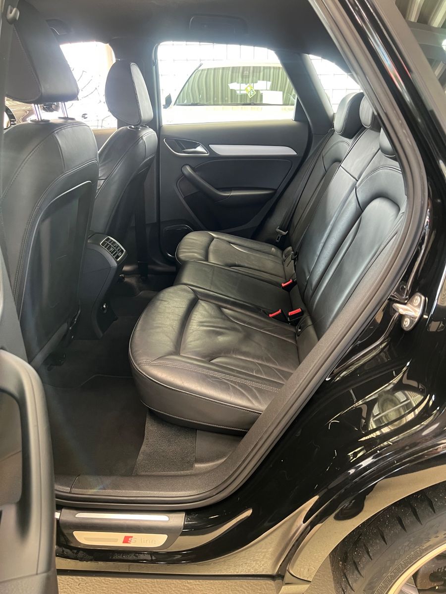 Fahrzeugabbildung Audi Q3 sport S line quattro