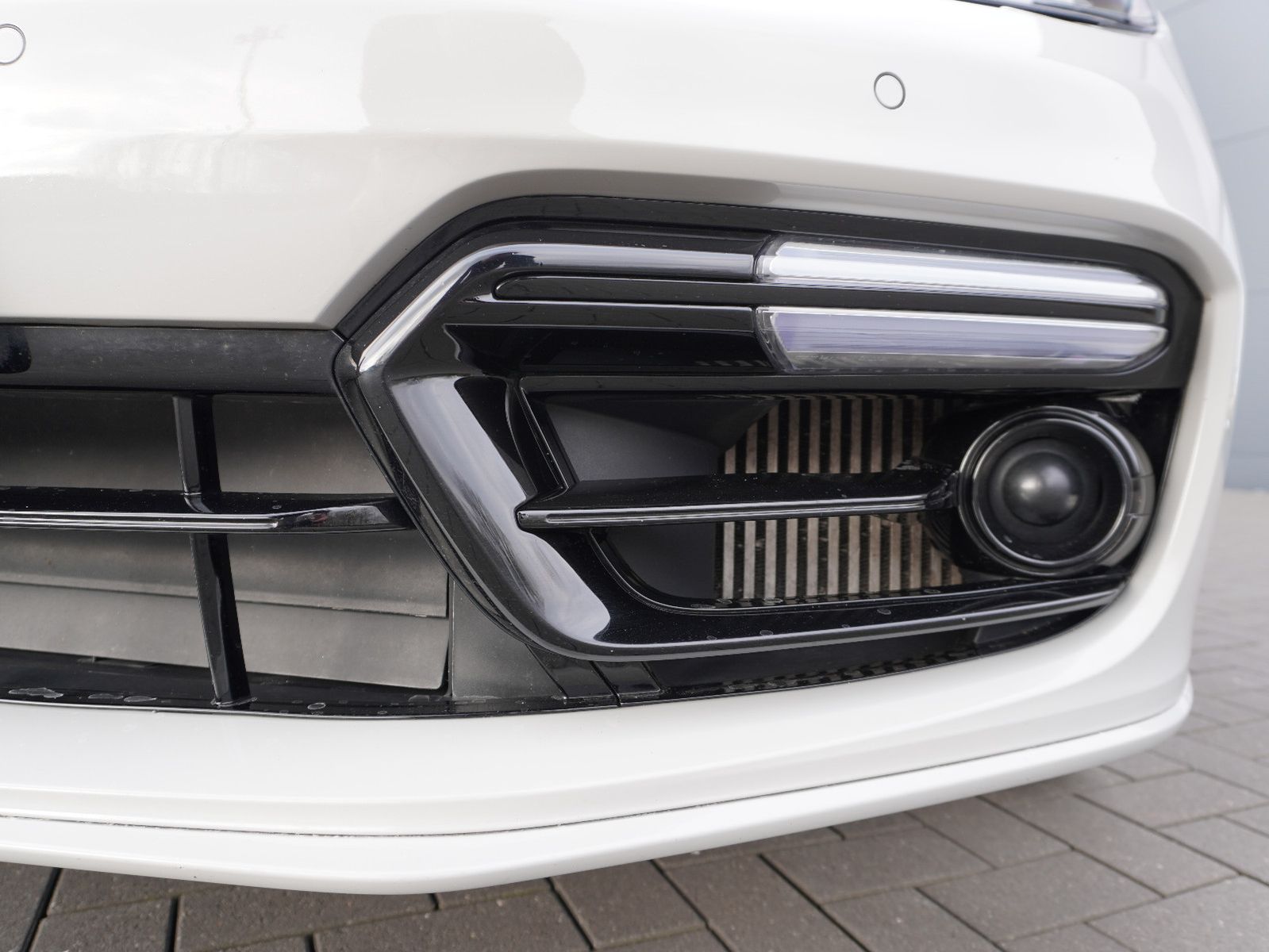 Fahrzeugabbildung Porsche Panamera Sport Turismo 4 E-Hybrid