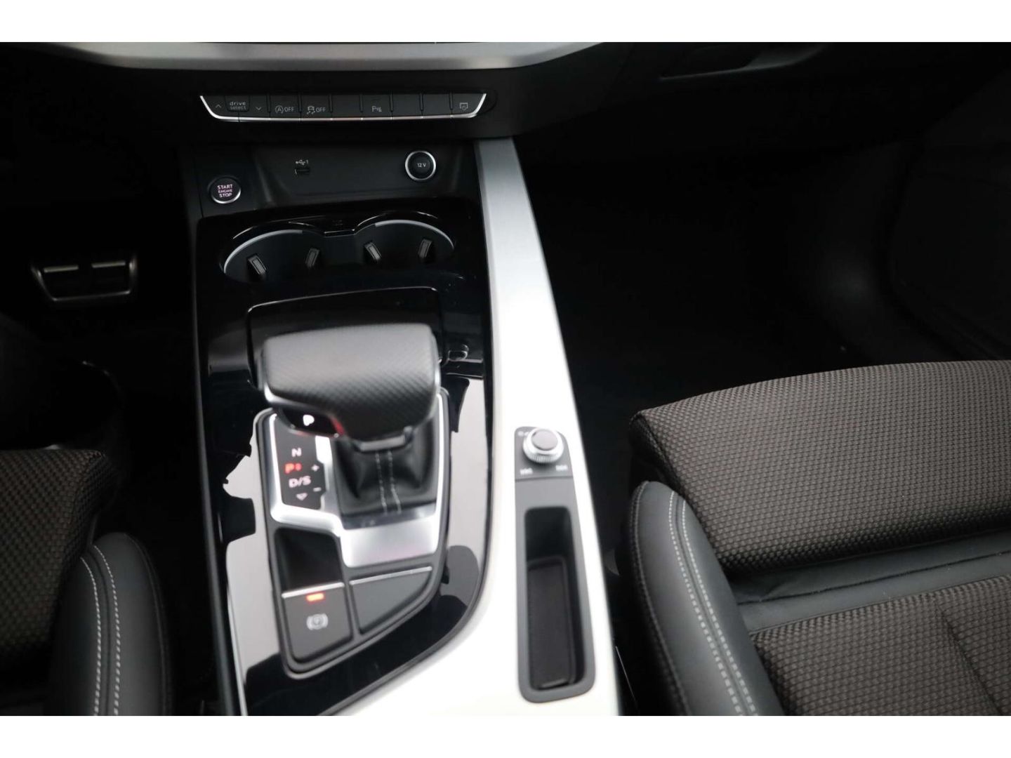 Audi A4 Avant 45 TFSI quattro S line competition plus foto 17
