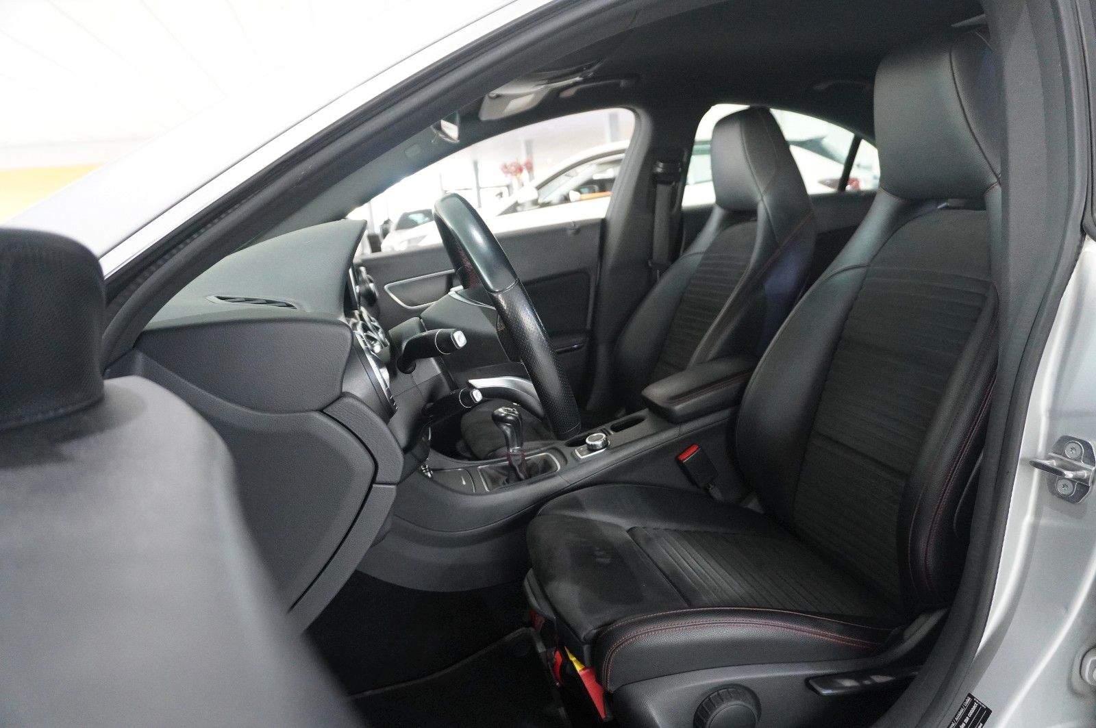 Fahrzeugabbildung Mercedes-Benz CLA 180 COUPE AMG LINE NAVI/LED/SPORT/TEMP./AMG