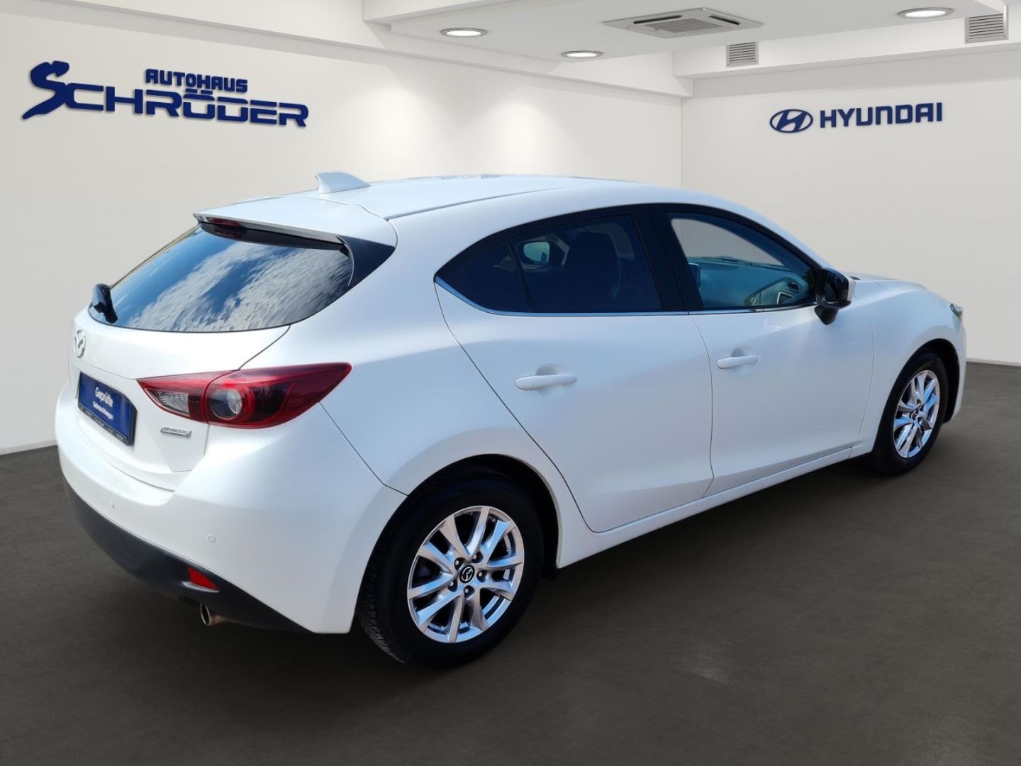 Fahrzeugabbildung Mazda 3 Center-Line er 2.0 LED-Tagfahrlicht