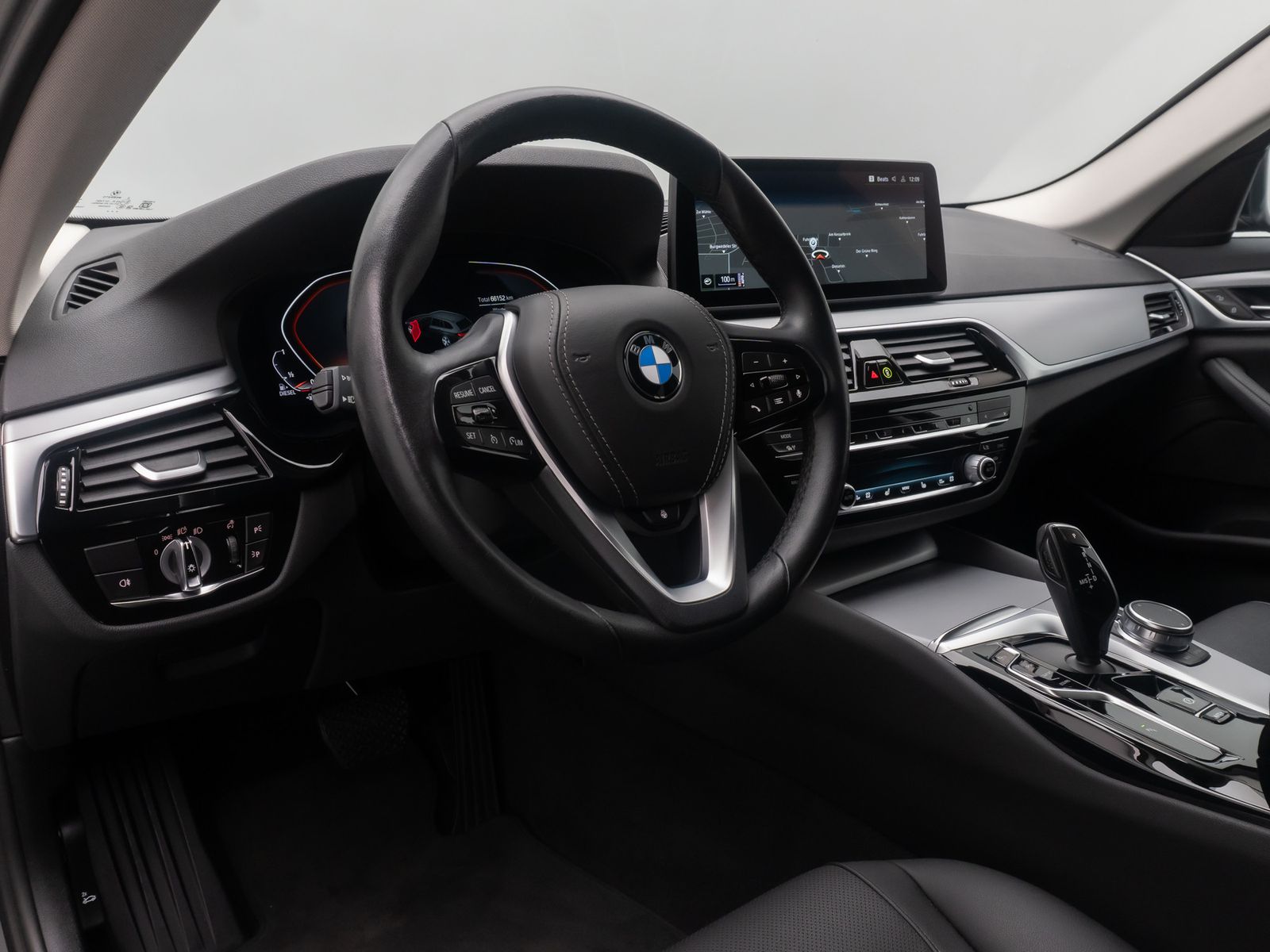 Fahrzeugabbildung BMW 520d xD Alarm Kamera DAB HUD 4xKlima Leder
