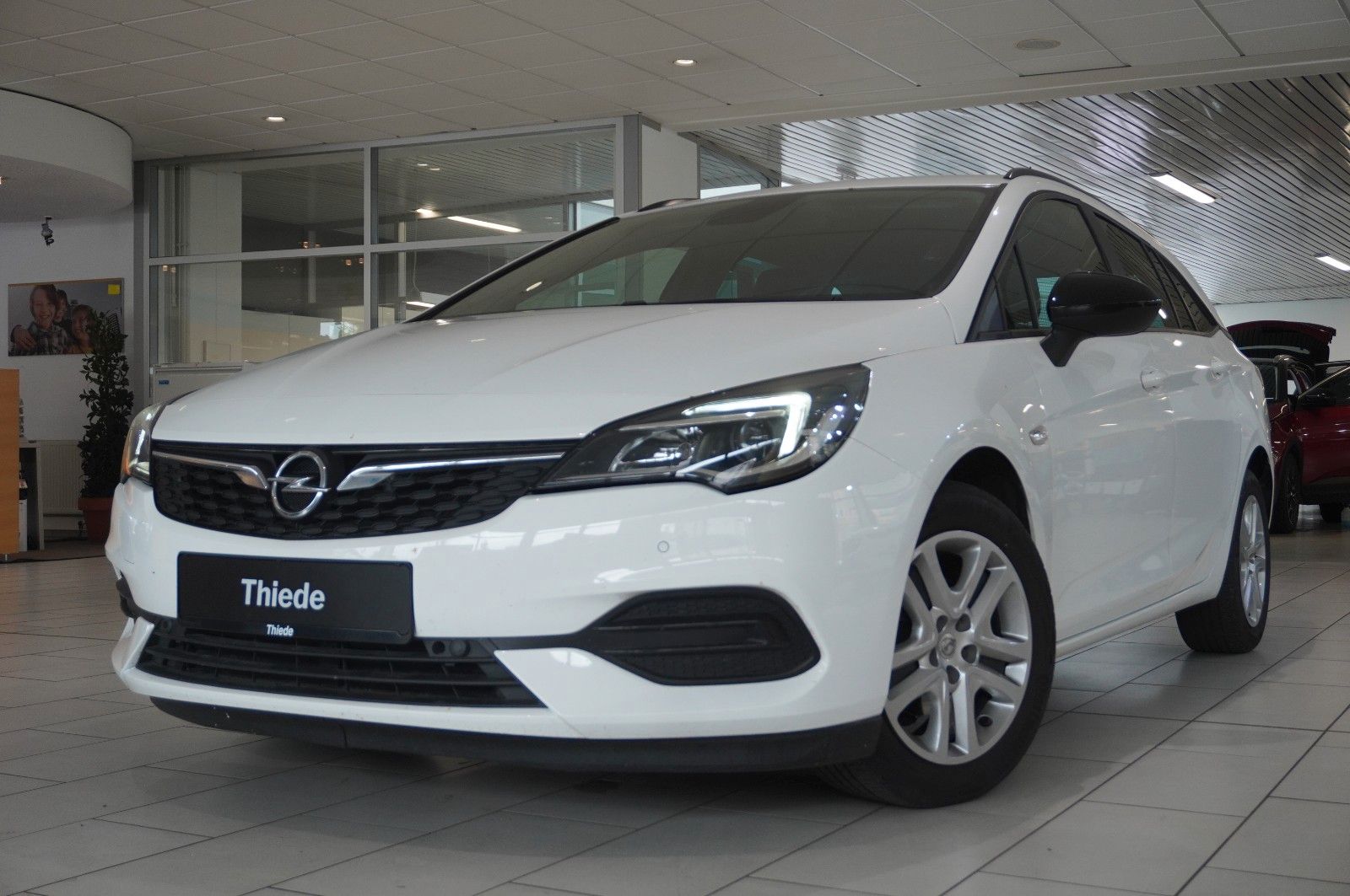 Fahrzeugabbildung Opel Astra K ST 1.2T EDITION NAVI/LED/KAMERA/SHZ/DAB+