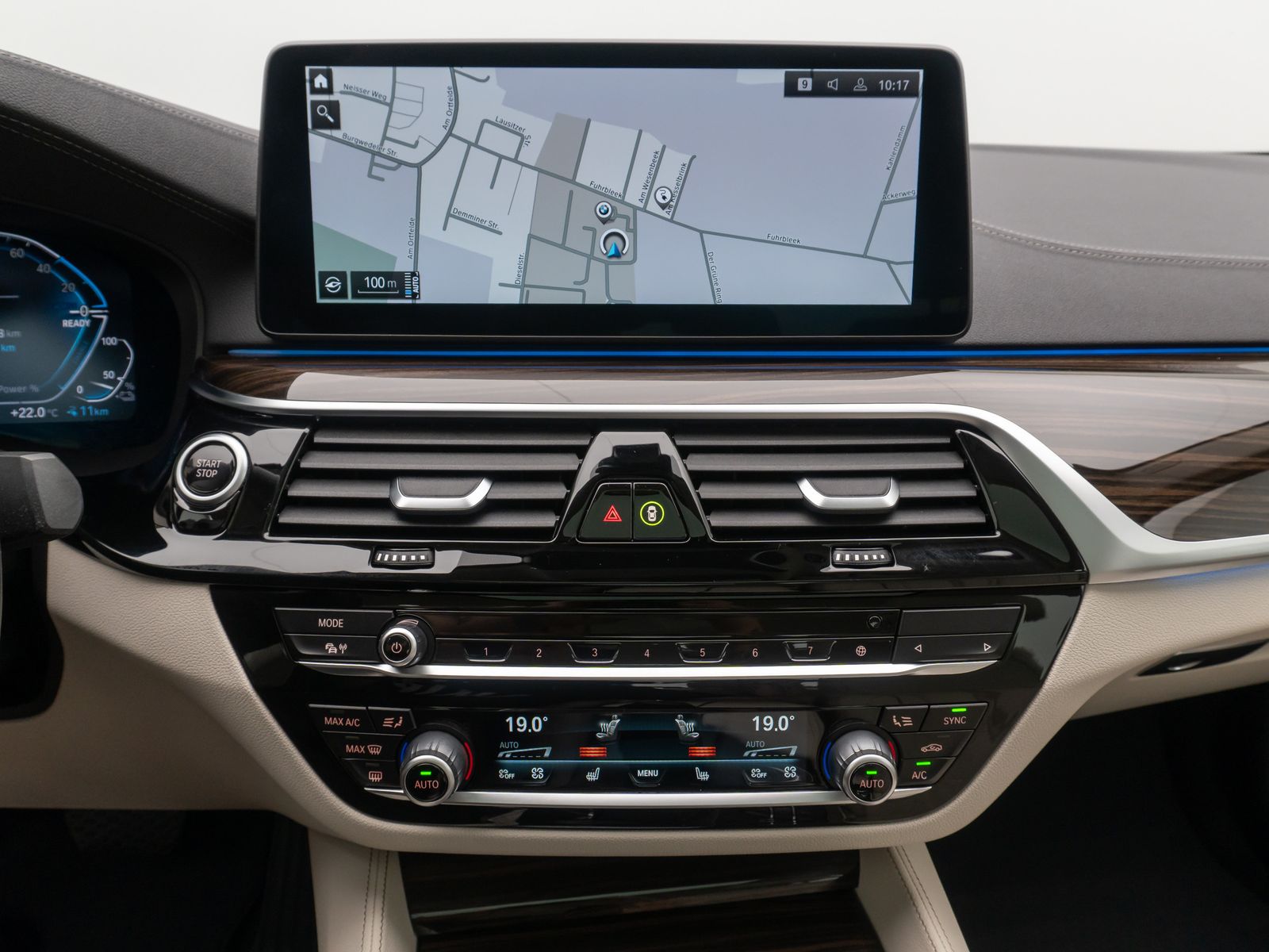 Fahrzeugabbildung BMW 530e Luxury Line 360°Glasdach Laser HUD DAB HiFi