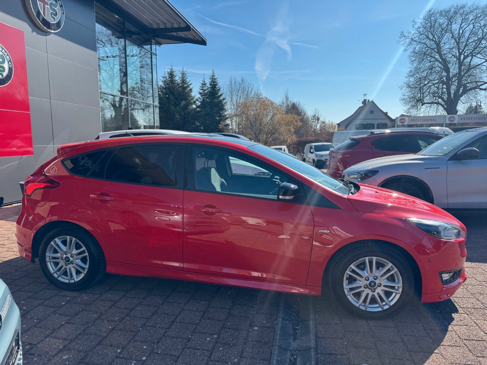 Fahrzeugabbildung Ford Focus Lim. ST-Line Kamera Tempomat Sitzheizung