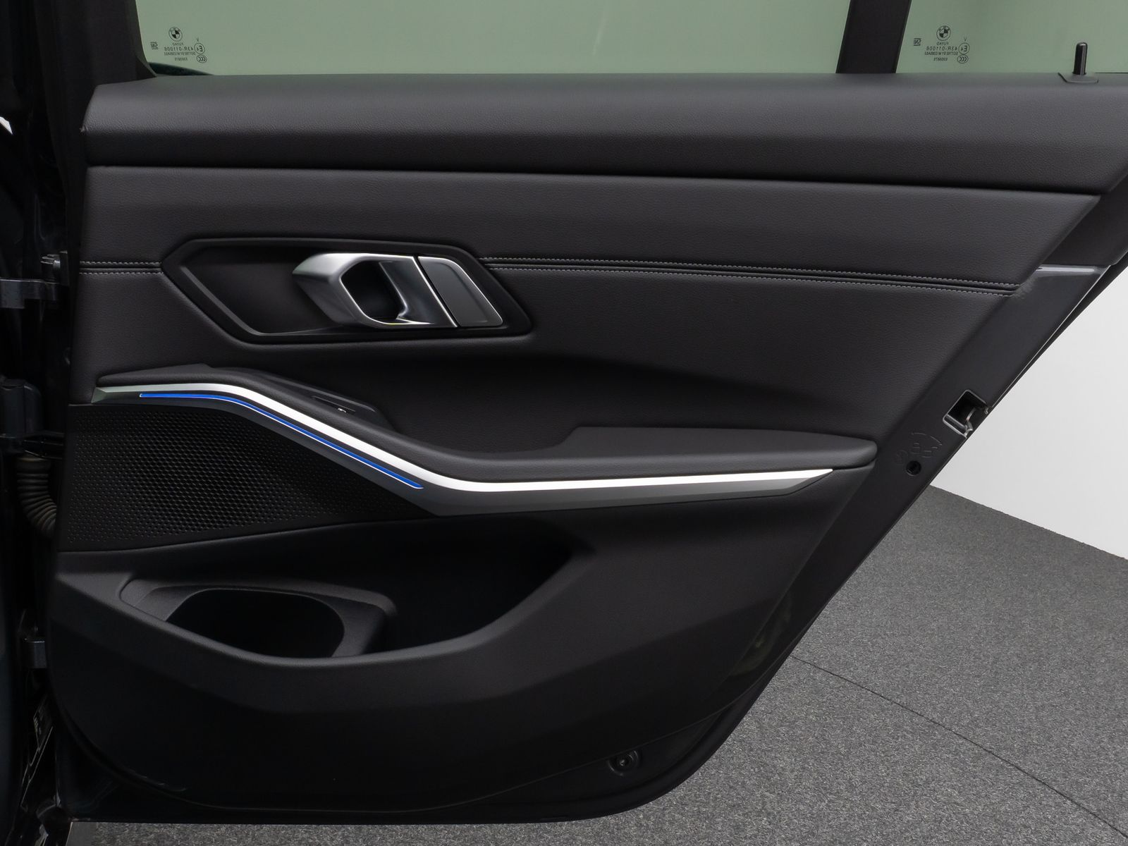 Fahrzeugabbildung BMW 330i xD SportLine Panorama Kamera Laser DAB HiFi