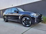 BMW iX3 *HUD*KEYLESS*360'CAMERA*SPORTSTOELEN*TREKHAA - schwarze BMW iX3