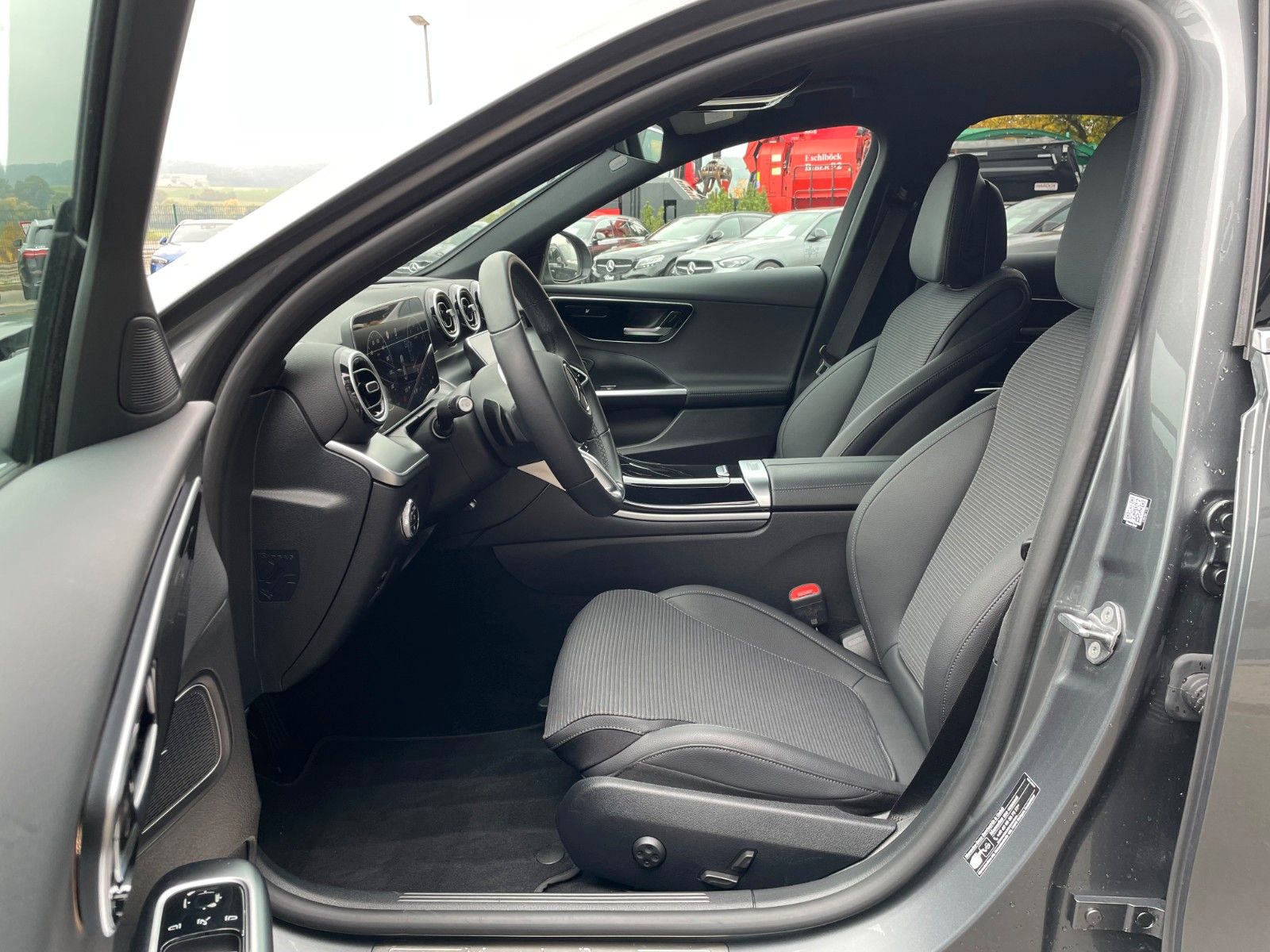 Fahrzeugabbildung Mercedes-Benz C 180 AVANTGARDE R-Kamera+AHK+TOTW+Ambiente