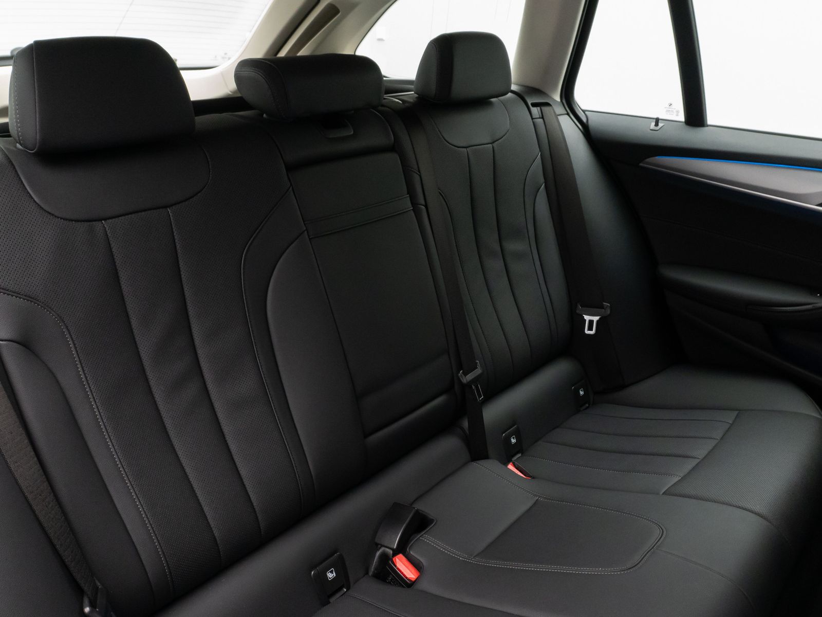 Fahrzeugabbildung BMW 530e Kamera DAB WLAN CockPitPro ACC Alarm LED